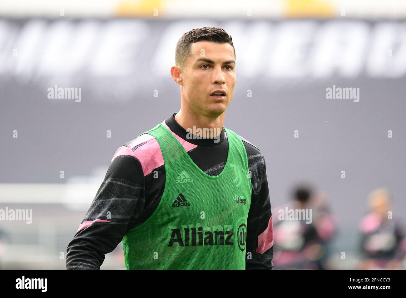 Turin, Italie. 15 mai 2021. Cristiano Ronaldo de Juventus FC lors de la série UN match de football entre Juventus FC et Inter Milan à Turin, Italie, le 15 mai 2021. Les stades sportifs autour de l'Italie restent soumis à des restrictions strictes en raison de la pandémie du coronavirus, car les lois de distanciation sociale du gouvernement interdisent aux fans à l'intérieur des lieux, ce qui entraîne le jeu derrière des portes fermées. Juventus a gagné 3-2 sur Inter Milan (photo par Alberto Gandolfo/Pacific Press/Sipa USA) Credit: SIPA USA/Alay Live News Banque D'Images
