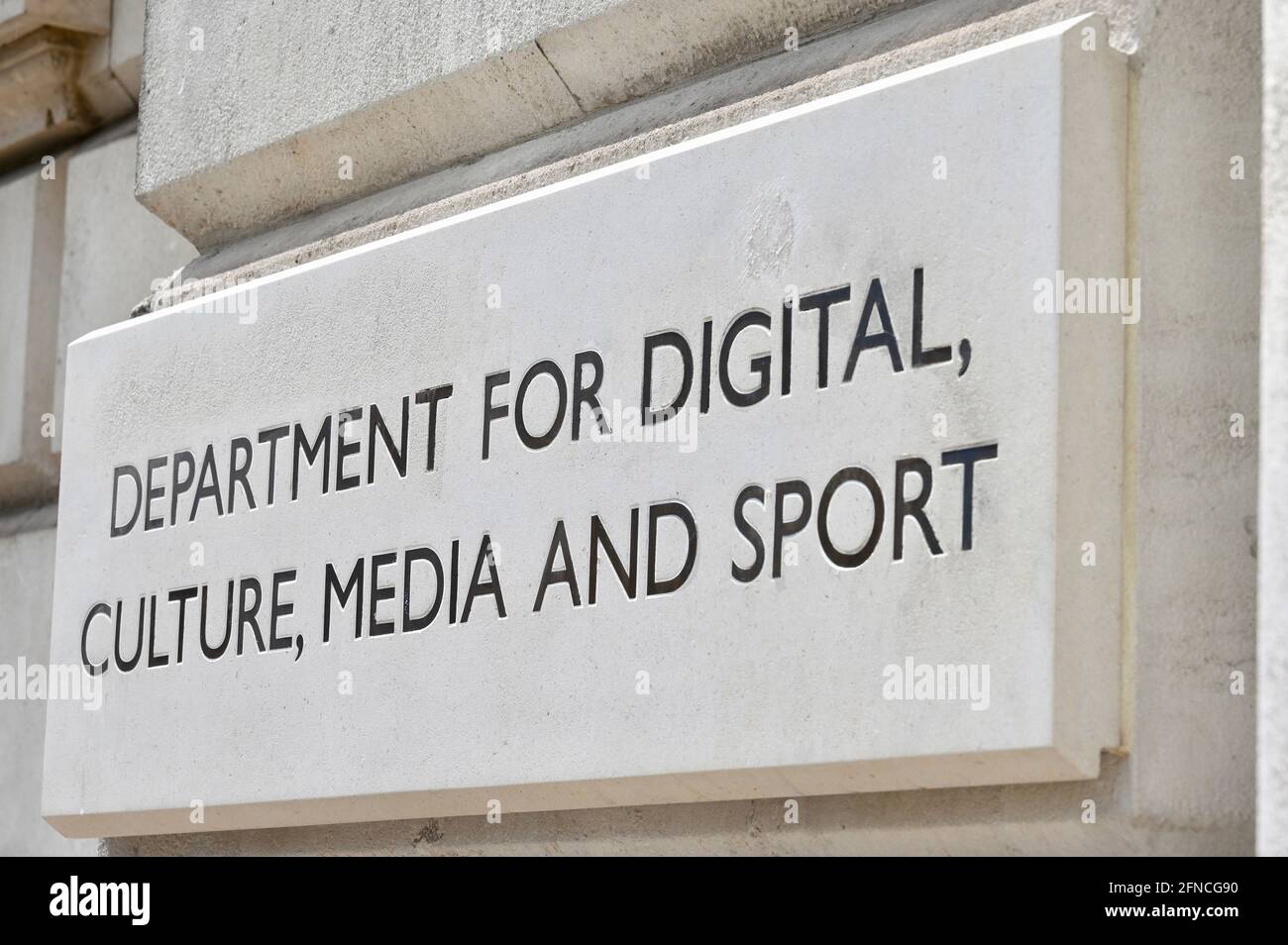Department for Digital Culture, Media and Sport Sign, Whitehall, Londres. ROYAUME-UNI Banque D'Images