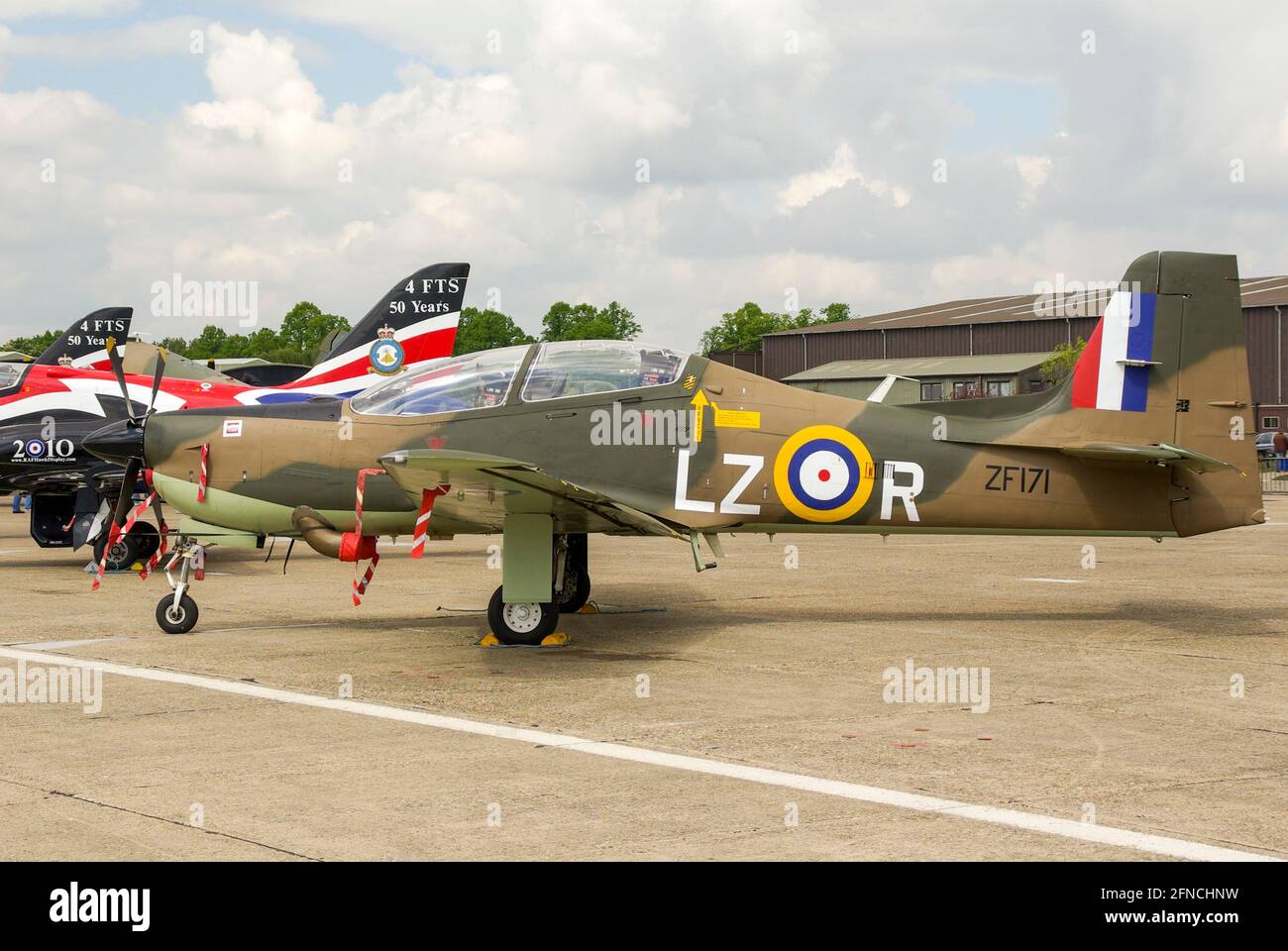 Royal Air Force, RAF, Short Tucano T.1 ZF171 en dessin de camouflage commémoratif représentant la bataille d'Angleterre Spitfire le 70e anniversaire Banque D'Images