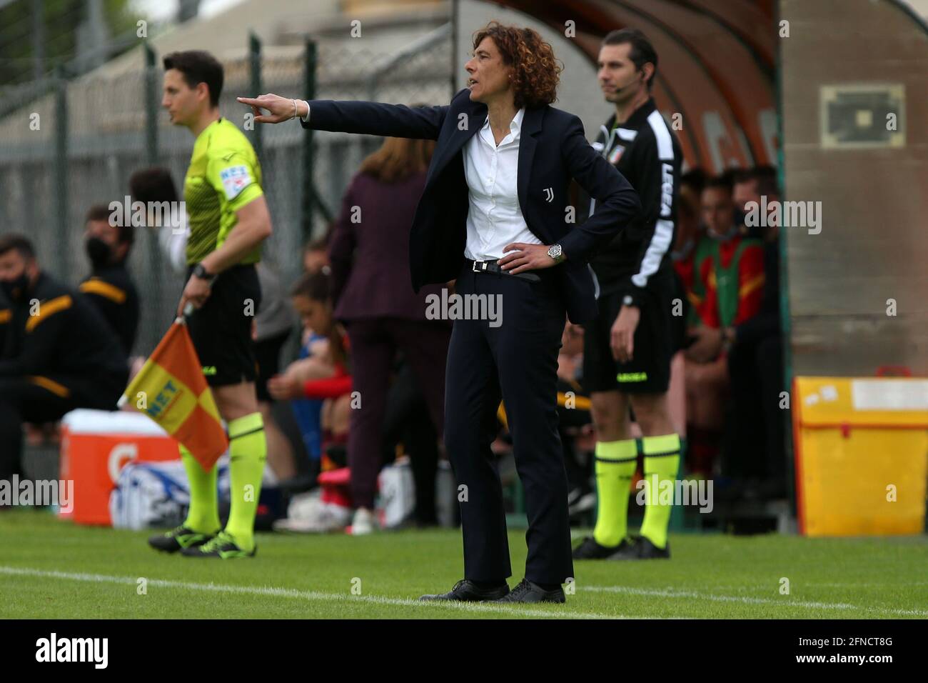 Rome, Italie. 16 mai 2021. Entraîneur Rita Guarino pendant la série A TIMvision match entre LES FEMMES AS Roma et Juventus au Stadio Tre Fontane à Rome, Italie, le 6 mai 2021 (photo de Giuseppe Fama/Pacific Press) Credit: Pacific Press Media production Corp./Alay Live News Banque D'Images