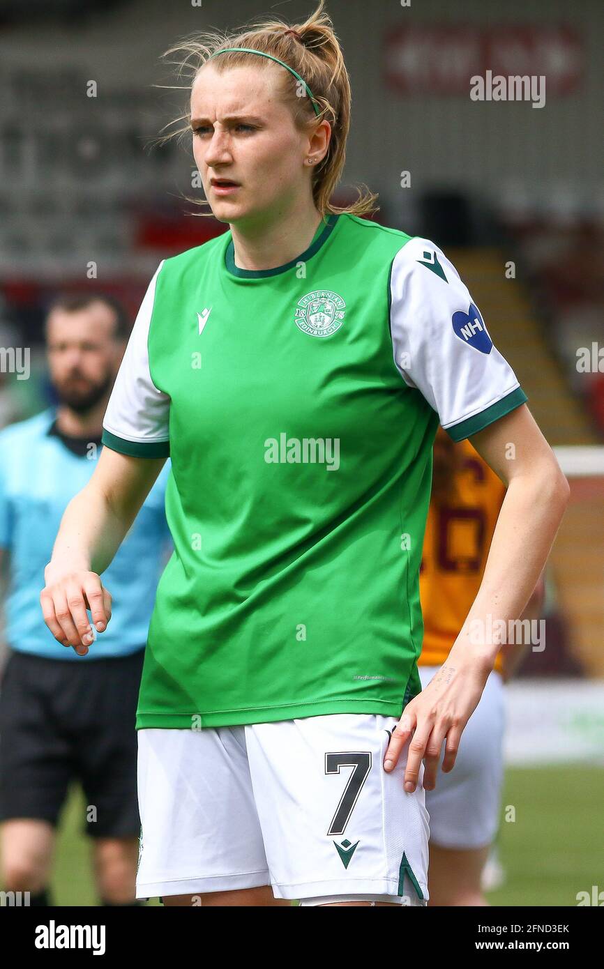 Airdrie, North Lanarkshire, 16 mai 2021. Carla Boyce (#7) du Hibernian FC pendant la Scottish Building Society Scottish Women's Premier League 1 Fixture Motherwell FC vs Hibernian FC, Penny Cars Stadium, Airdrie, North Lanarkshire, 16 mai 2021 | Credit Colin Poultney | Credit: Colin Poultney/Alamy Live News Banque D'Images