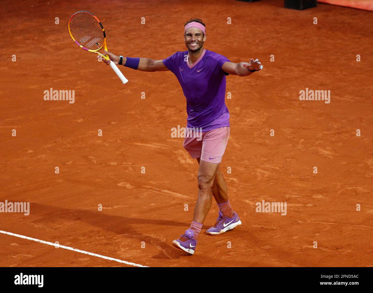 Tennis - ATP Masters 1000 - Italien Open - Foro Italico, Rome, Italie - 16 mai  2021 l'Espagne Rafael Nadal célèbre après avoir remporté son match final  contre le Novak Djokovic REUTERS/Guglielmo Mangiapane Photo Stock - Alamy