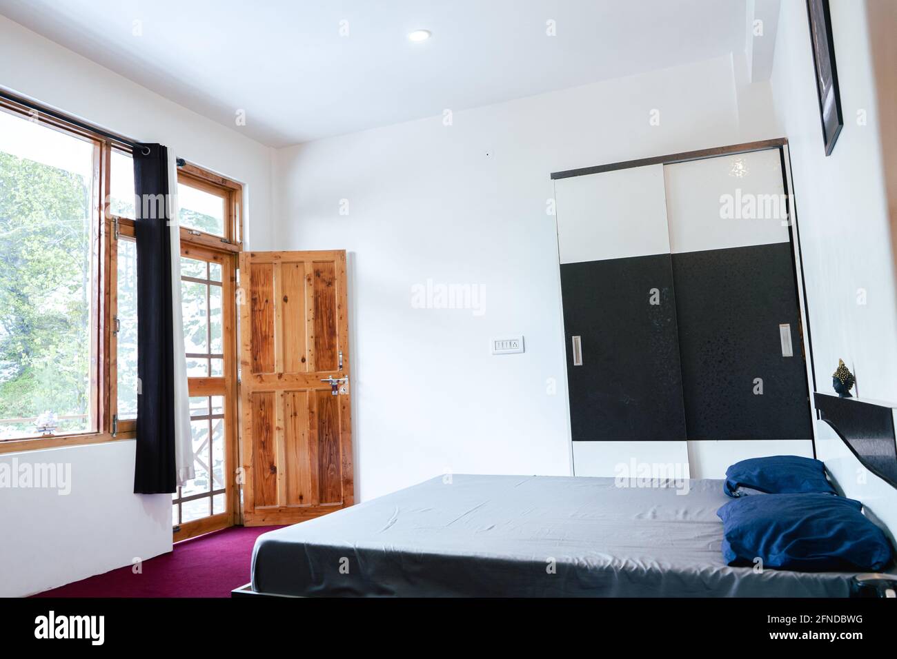 Une chambre moderne à l'intérieur dans les couleurs noir et blanc Banque D'Images