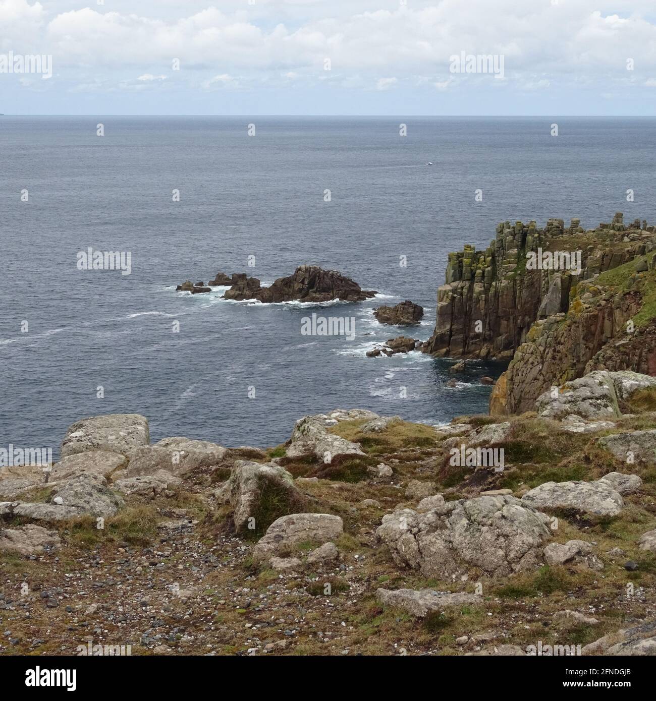 Fin des terres, littoral Cornouailles, Angleterre, Royaume-Uni . 05,05,2021. Une crique de sennen au loin , terres à la fin de Cornwall Banque D'Images