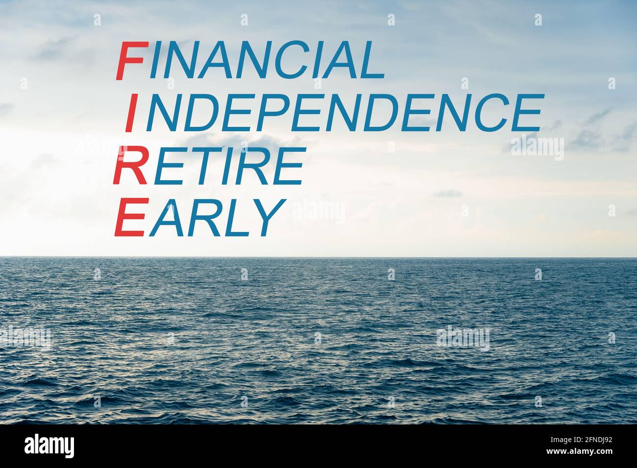 Seascape, concept d'une vie calme et sereine avec le mot feu, acronyme pour l'indépendance financière retraite tôt Banque D'Images