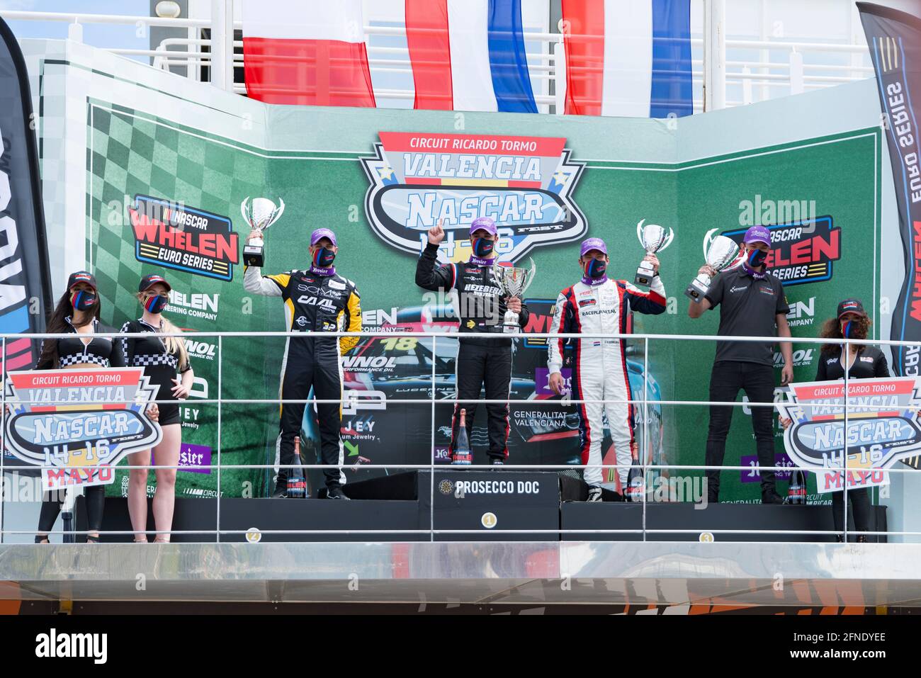 Valence, Espagne. 16 mai 2021. Lorins Hezemans de Hendriks Motorsport, Ercoli Gianmarco de CAAL Racing et Sebastiaan Bleekemolen de Team Bleekemolen en action pendant la course Nascar Whelen Valencia. La NASCAR Whelen Euro Series a été fondée en 2008 et a établi la NASCAR officiel European Series en janvier 2012 grâce à un partenariat à long terme signé avec NASCAR (Association nationale pour les courses de voitures). La NASCAR européenne célèbre son seul rendez-vous en Espagne au circuit Ricardo Tormo à Cheste, Valence. Crédit : SOPA Images Limited/Alamy Live News Banque D'Images