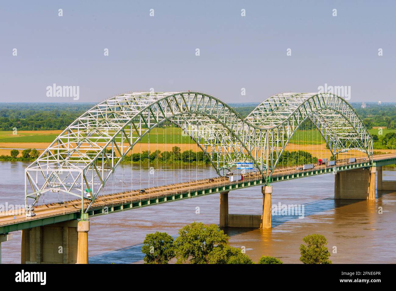 I-40 Pont Hernando de Soto de Memphis, Tennessee à West Memphis, Arkansas, au-dessus du fleuve Mississippi. Banque D'Images