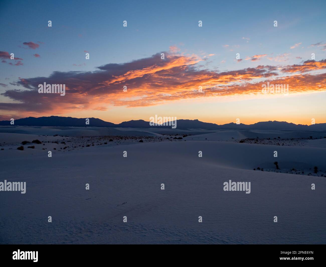 Coucher de soleil sur les dunes du parc national de White Sands, Nouveau-Mexique, États-Unis Banque D'Images