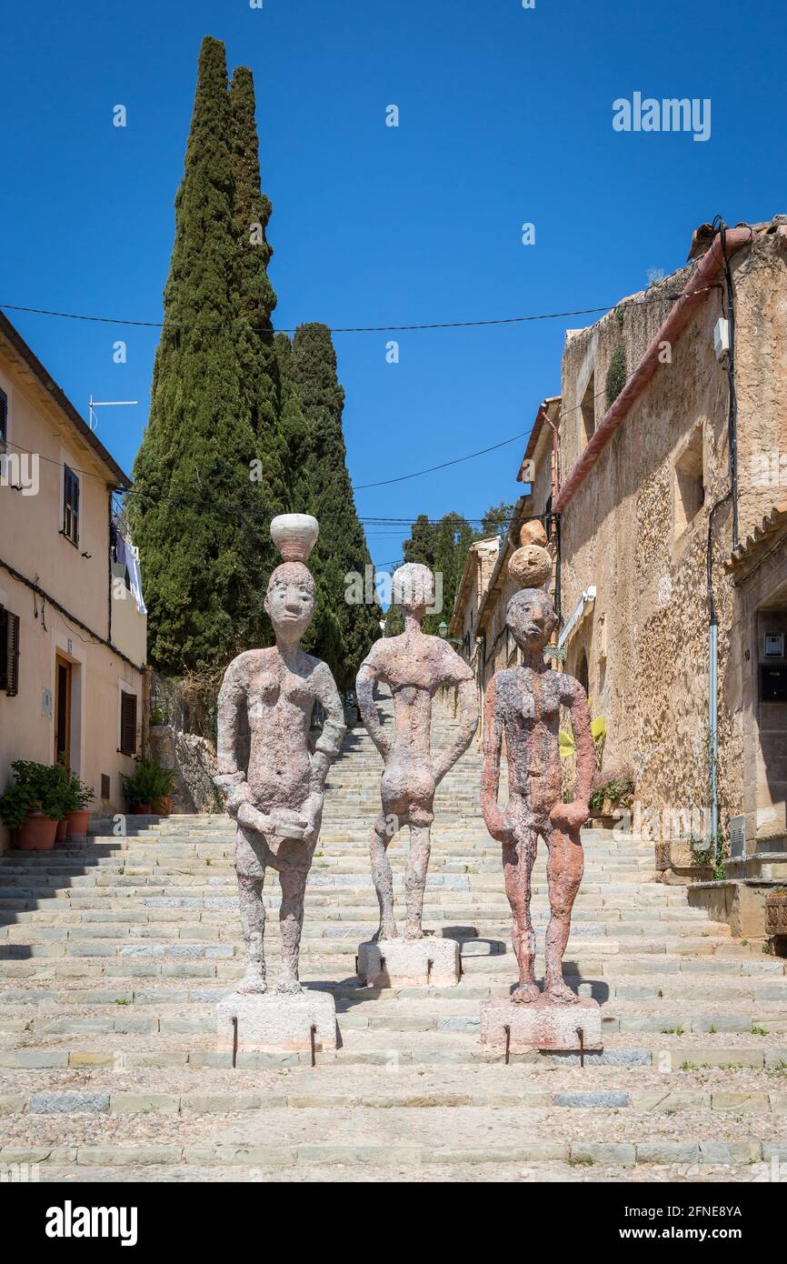 Sculptures sur les escaliers Carrer del Calvari, Calvary, Pollenca, Majorque, Espagne Banque D'Images