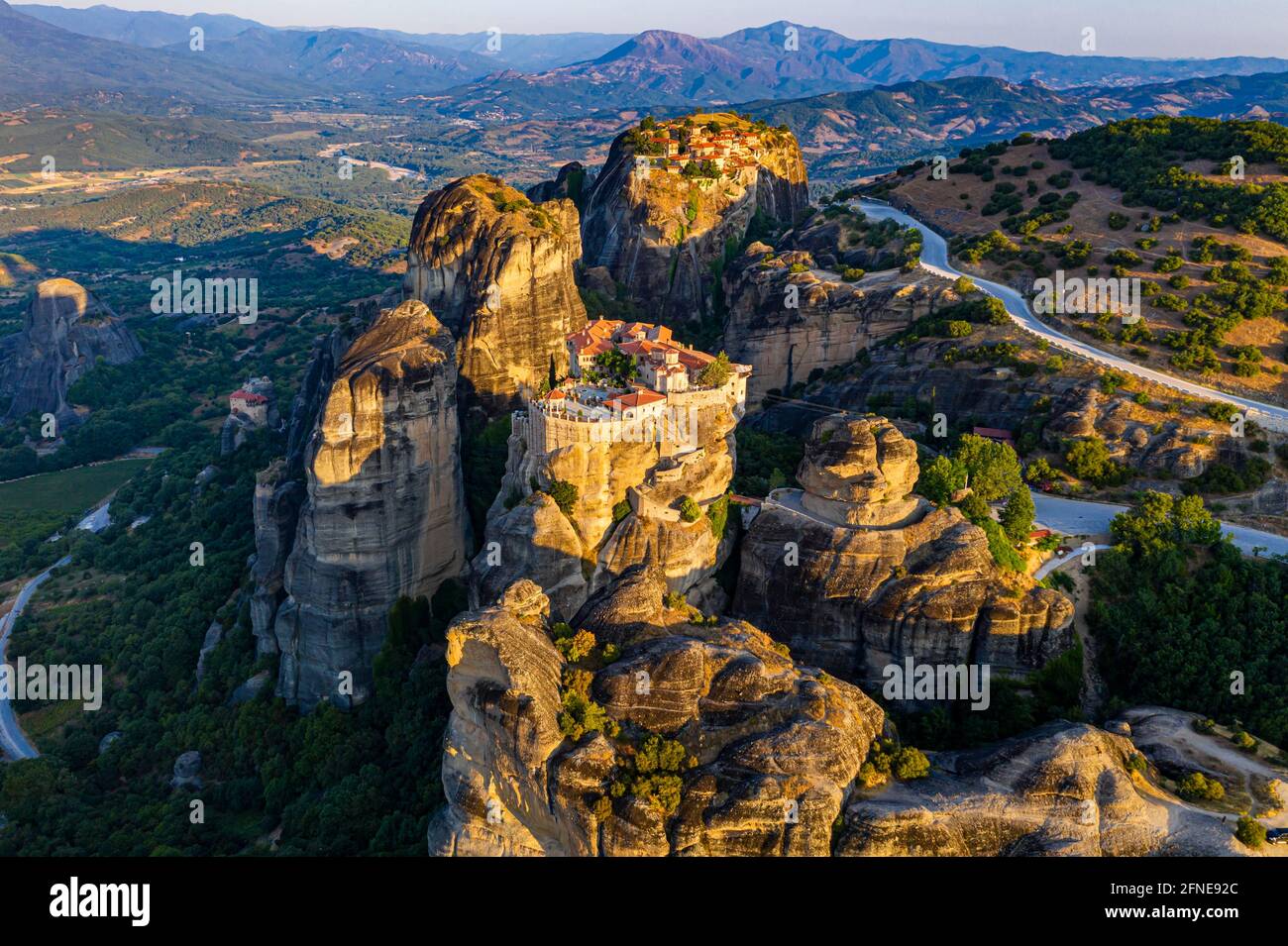 Antenne, monastère de Varlaam au lever du soleil, monastère de Meteora, Thessalie, Grèce Banque D'Images