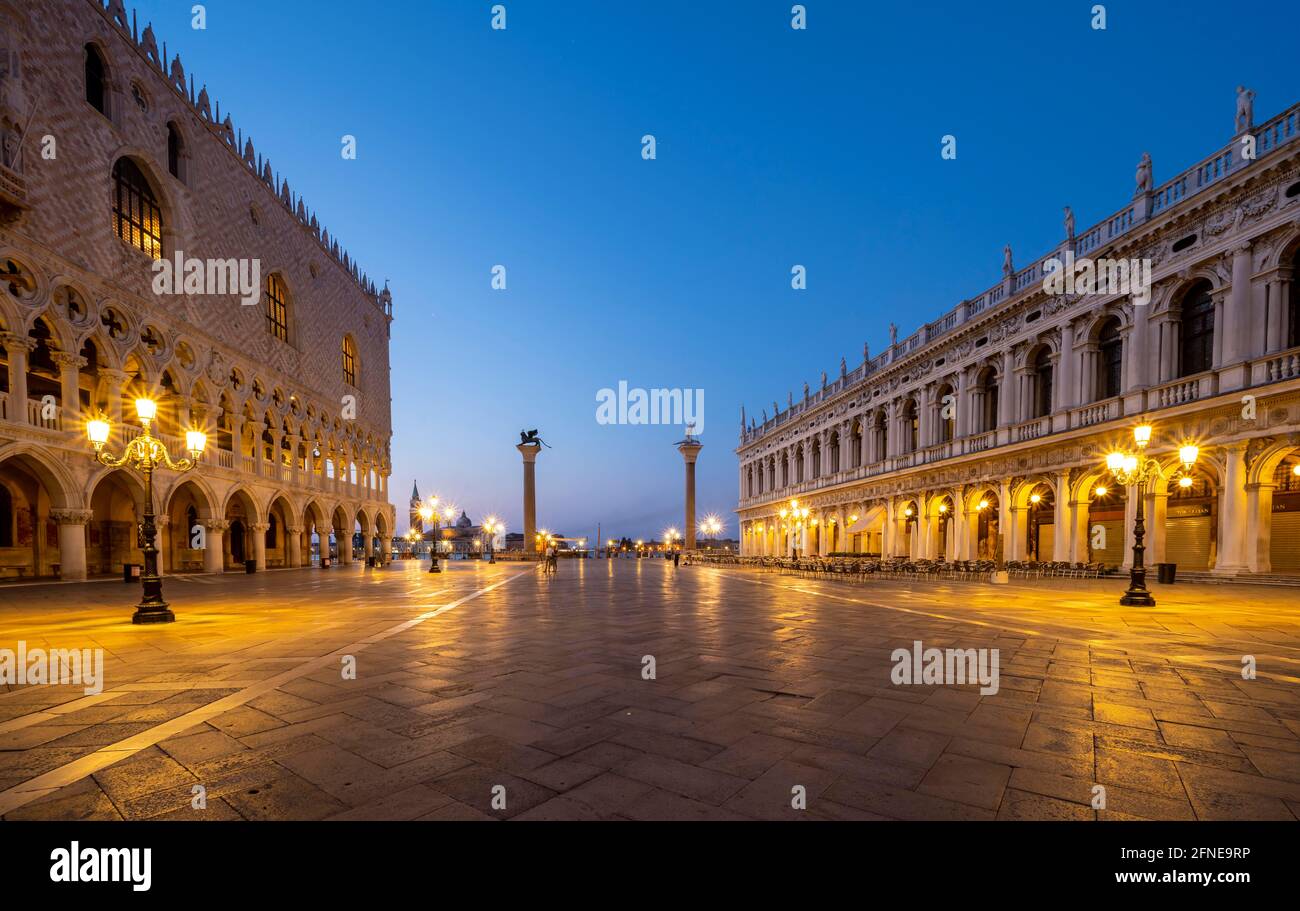 Palais des Doges à l'humeur du matin, place Saint-Marc, Venise, Vénétie, Italie Banque D'Images