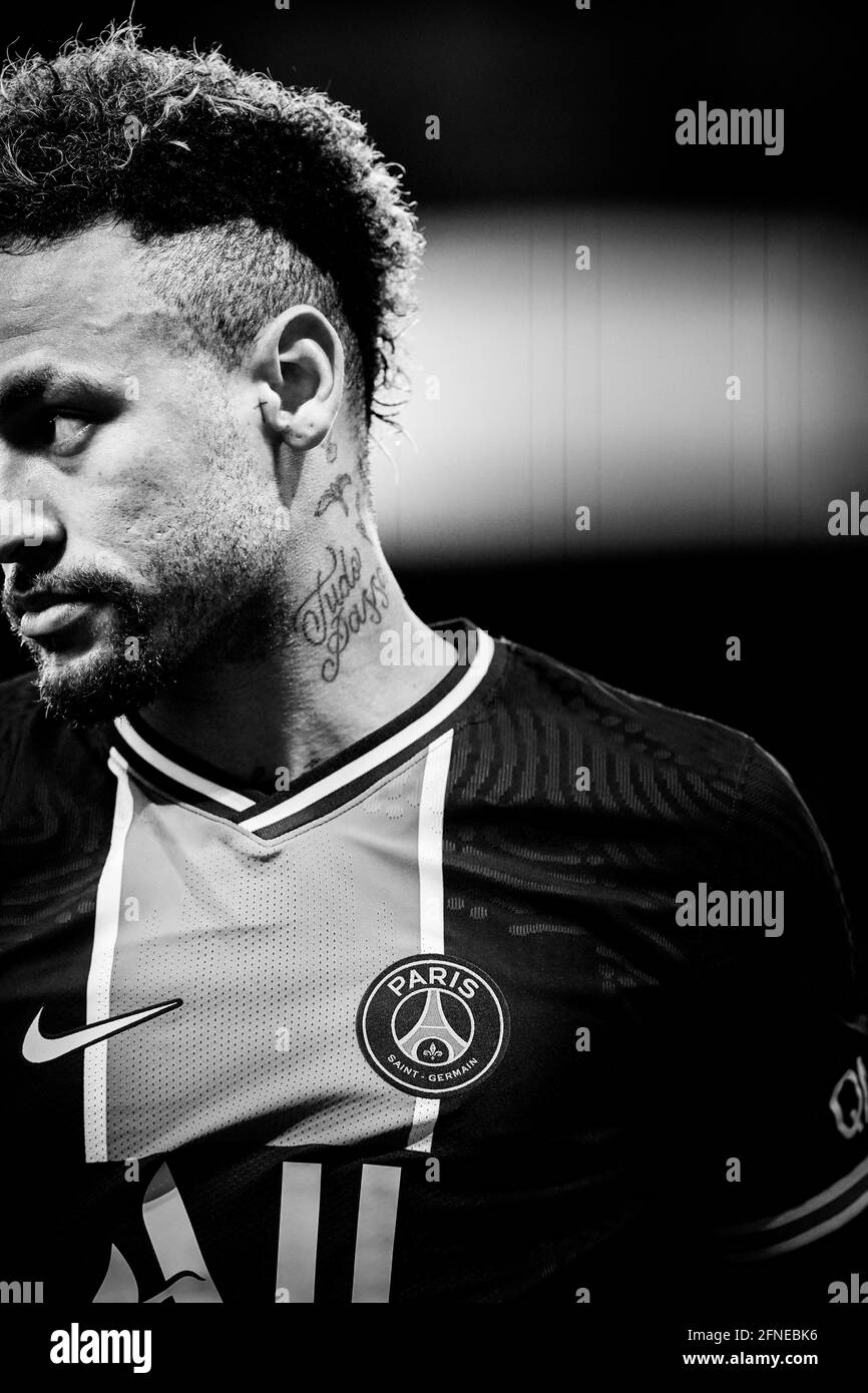 Tatouage au cou de Neymar (PSG) lors du match de football de la Ligue française 1 entre Paris Saint Germain (PSG) et Stade de Reims (SR) au stade du Parc des Princes, à Paris, en France, le 16 mai 2021. Photo de Julien Poupart/ABACAPRESS.COM Banque D'Images