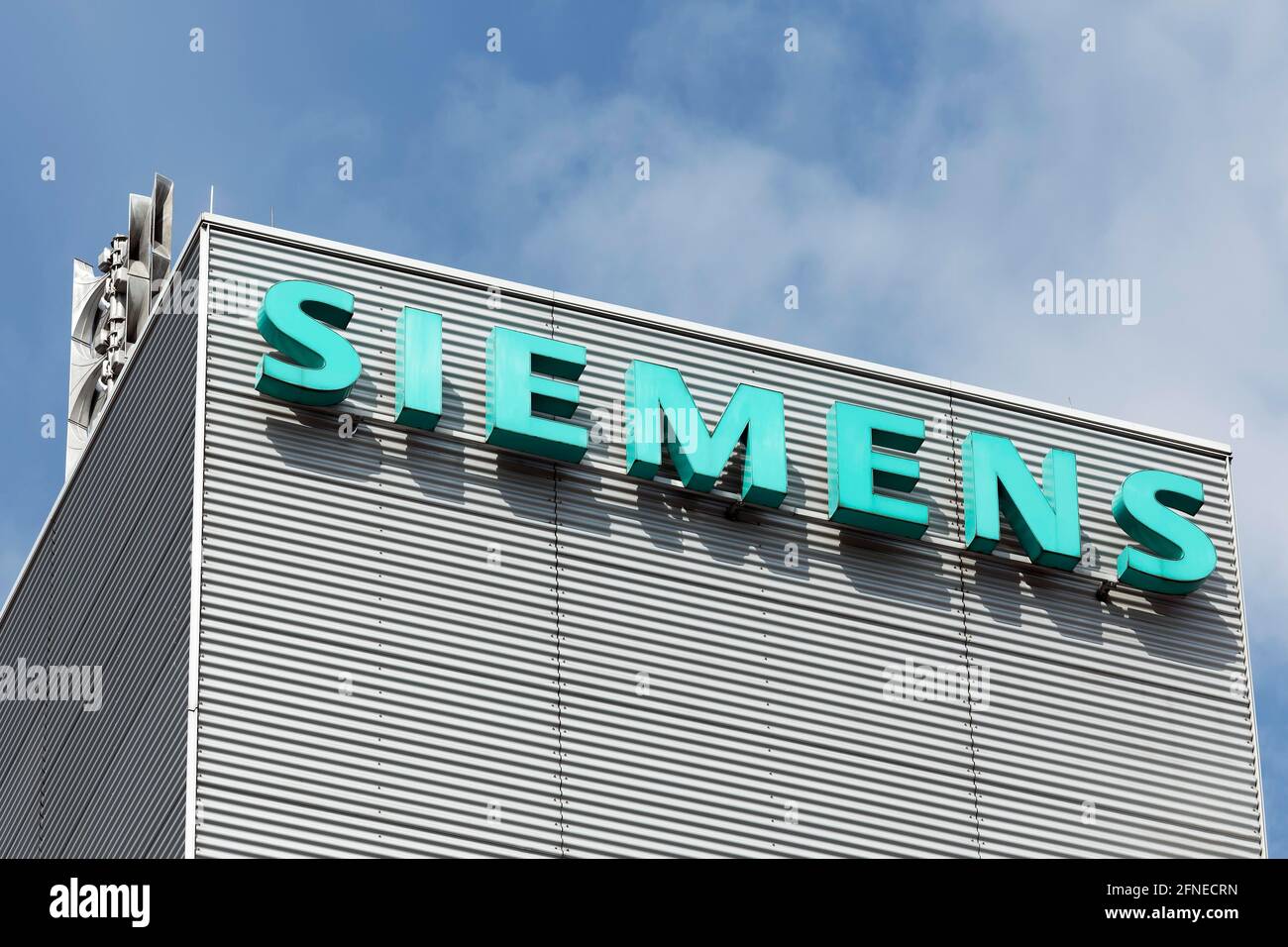 Siemens Mobility GmbH, logo sur le bâtiment administratif, usine de véhicules ferroviaires pour le trafic ferroviaire régional, de banlieue et de banlieue Banque D'Images