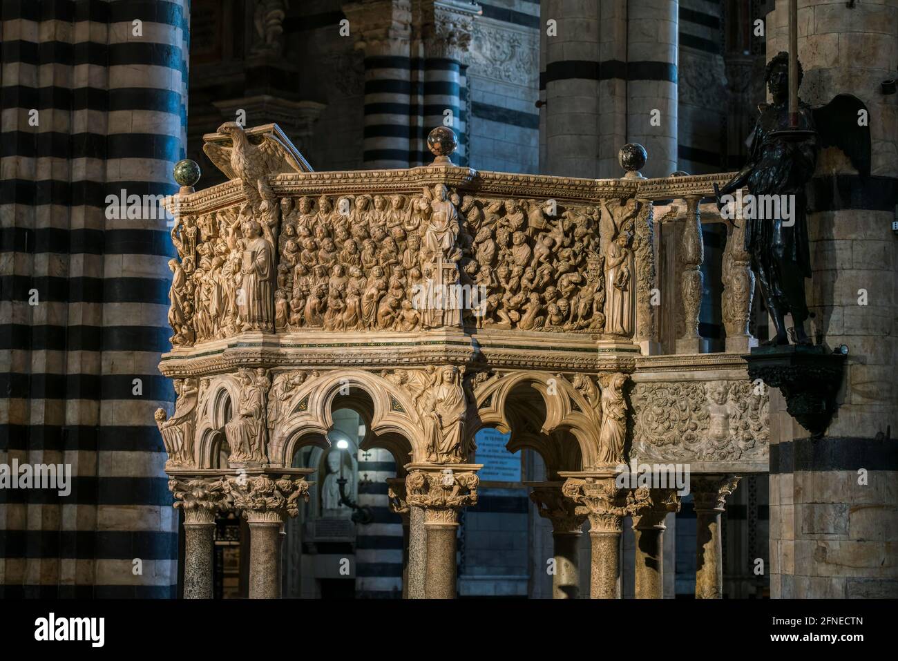 Chaire de marbre, 1266-68, représentant le jugement dernier et le maudit, sculpteur Nicola Pisano, cathédrale de Sienne, Duomo Santa Maria Assunta, Sienne Banque D'Images