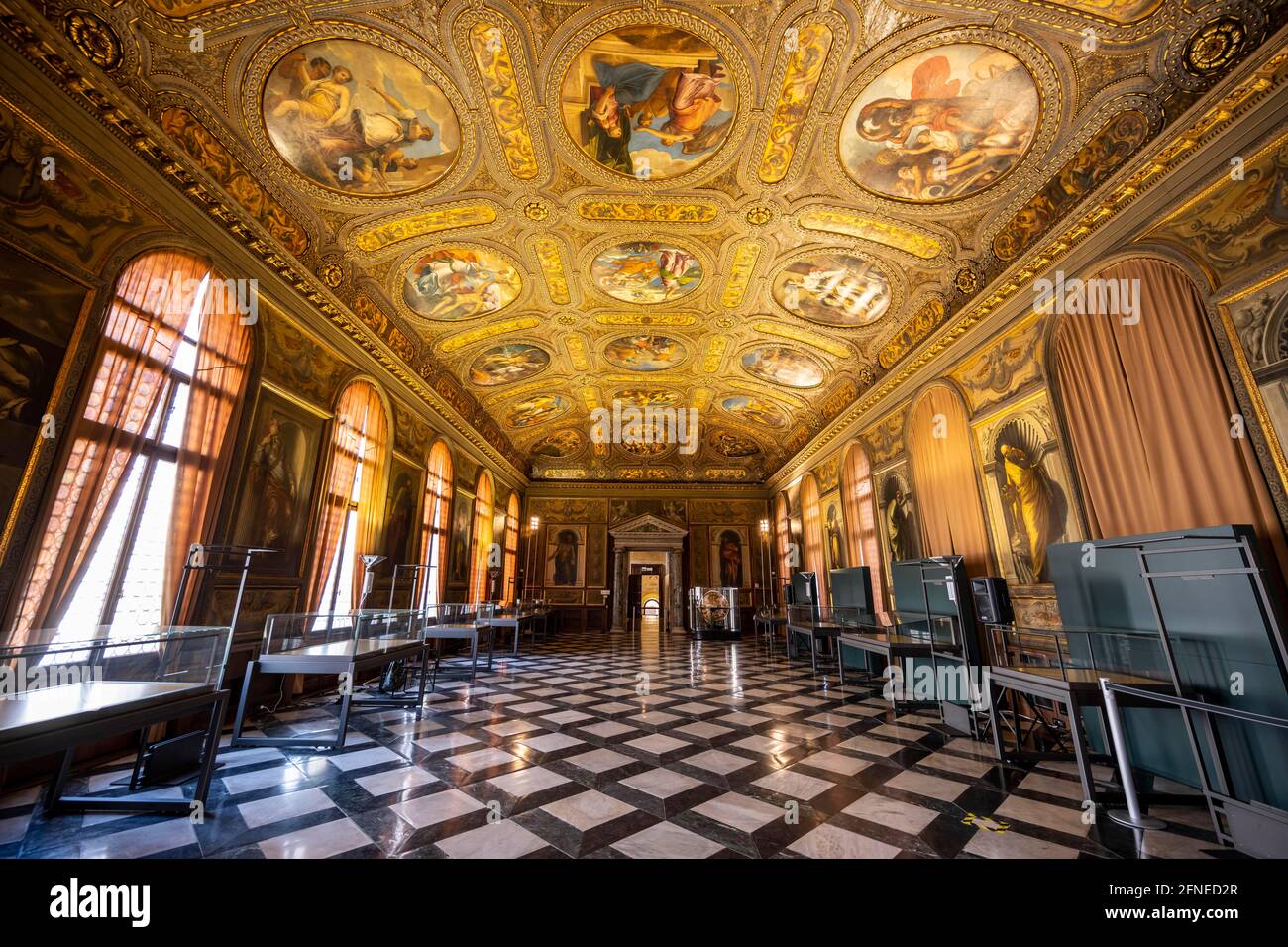Splendide salle d'exposition avec voûte plafond ornée, Museo Correr, Venise, Vénétie, Italie Banque D'Images
