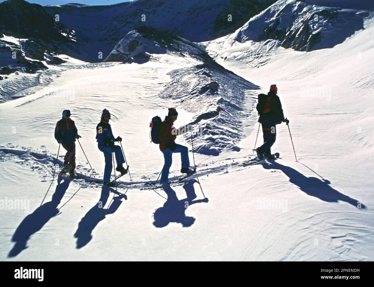 White Splendor vous invite à vous promener, à vous déneiger sur les routes et à augmenter le risque d'avalanche dans les zones de sports d'hiver et à laisser les beaux côtés d'un hiver enneigé à l'instant un peu en arrière-plan. Cependant, quiconque peut surmonter l'obstacle de l'accès et ne pas entreprendre de visites supplémentaires risquées est sûr de profiter de la splendeur blanche luxuriante de février, comme ici près d'Oberaudorf (396 caractères), photographe: Stankiewicz [traduction automatique] Banque D'Images