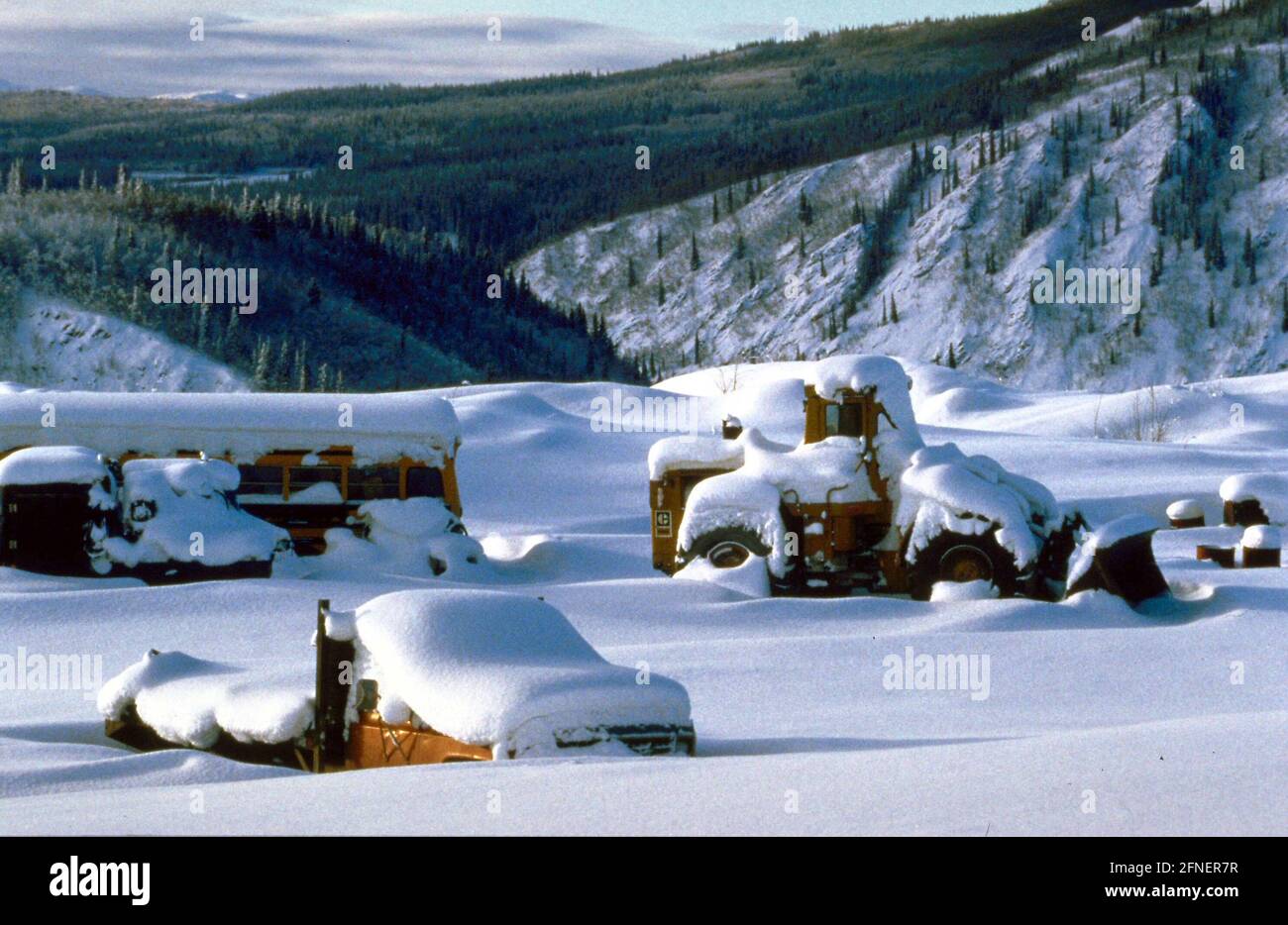Paysage hivernal profond et enneigé près de Dawson City. [traduction automatique] Banque D'Images