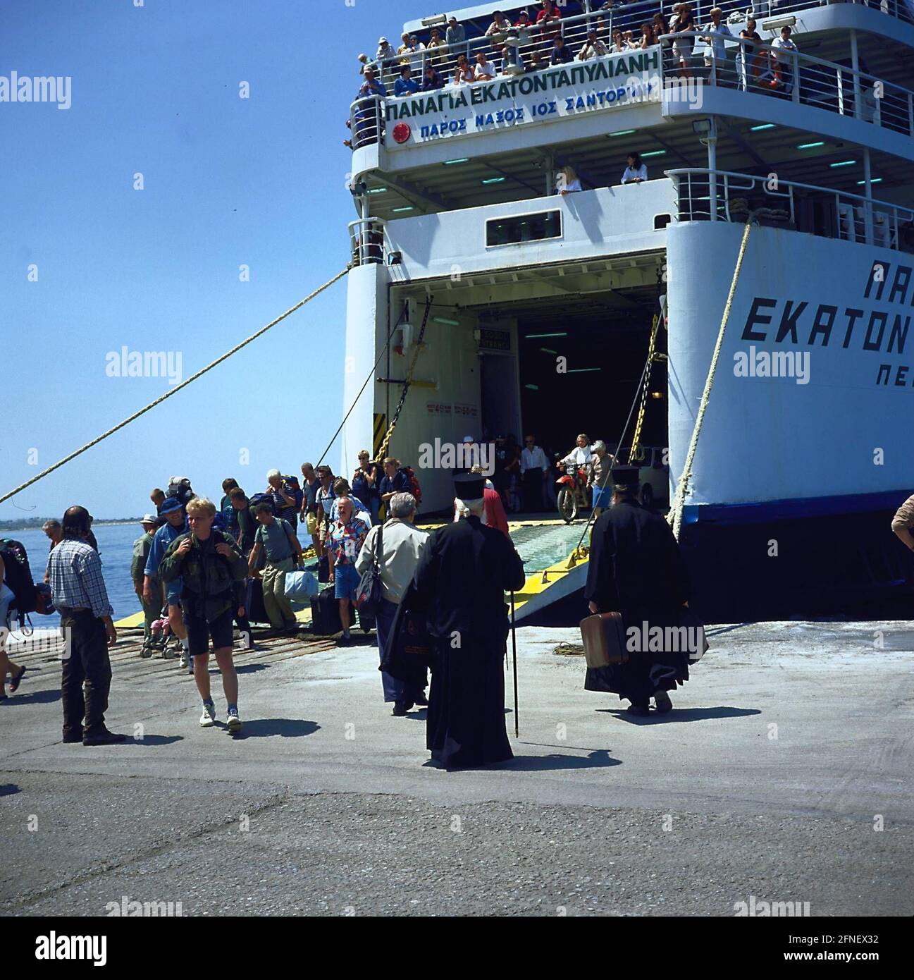 Les ferries assurent des liaisons fiables vers toutes les îles de Grèce. [traduction automatique] Banque D'Images