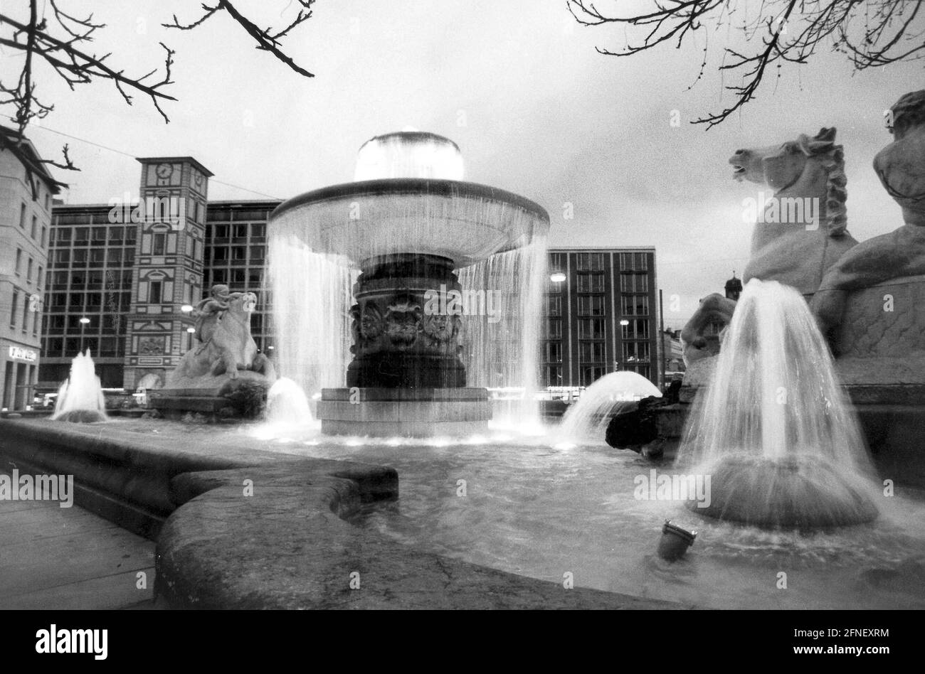 La fontaine Wittelsbach de Lenbachplatz à Munich, construite par Adolf von Hildebrand entre 1893 et 1895. [traduction automatique] Banque D'Images