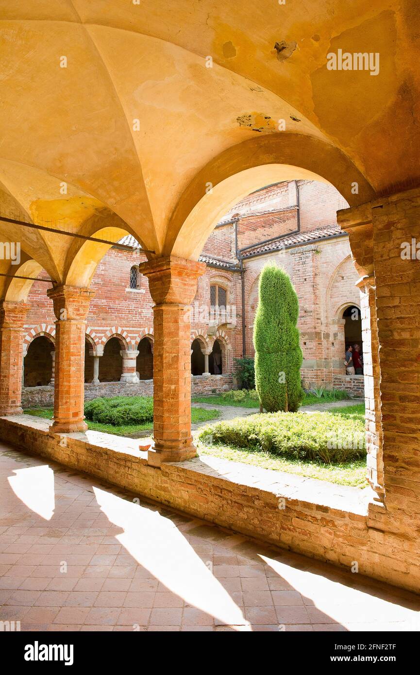 Italie, Europe, Piémont, Asti, Albugnano, Monferrato, Abbaye de Vezzolano. Église chrétienne-catholique de style romain-gothique. Banque D'Images