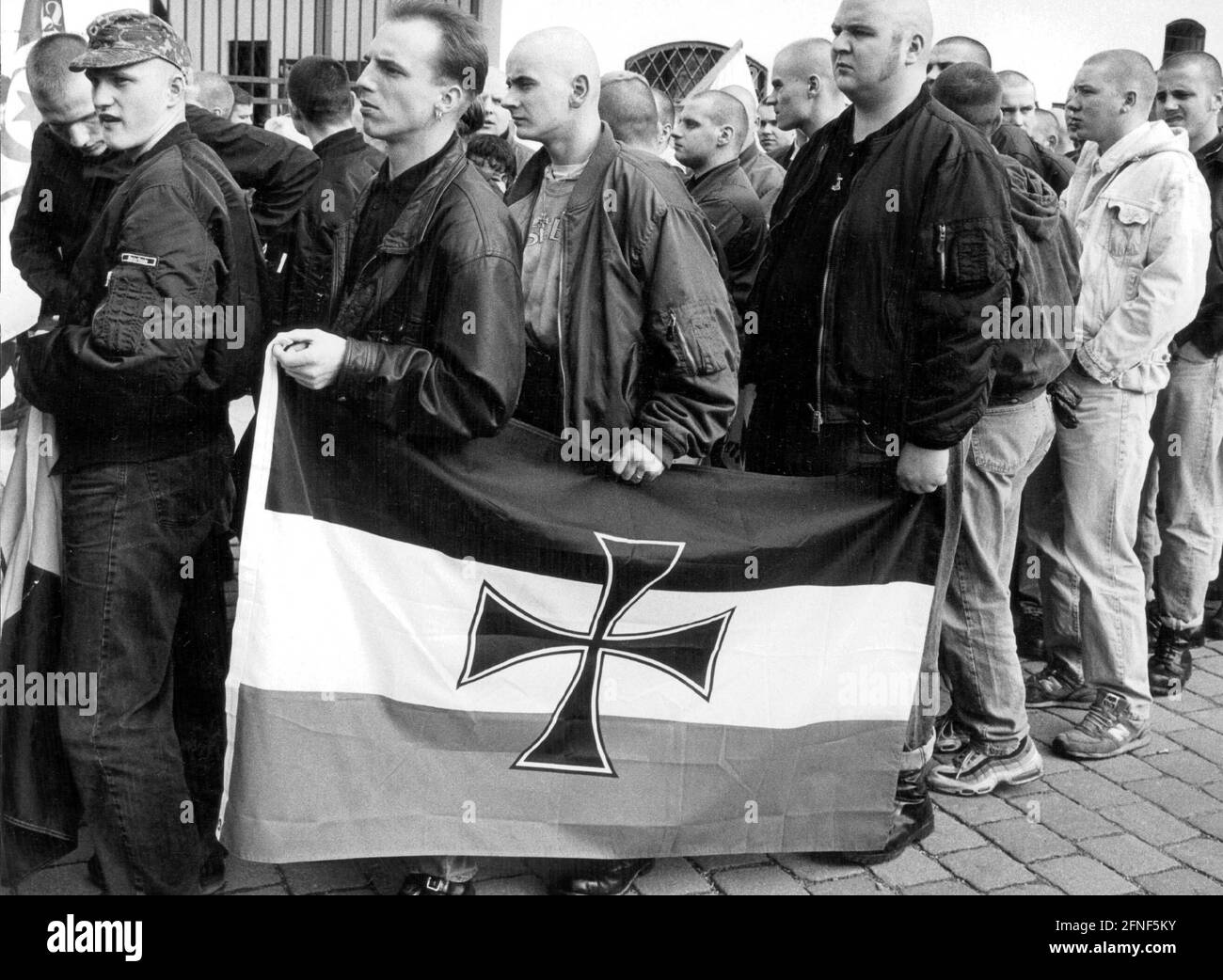 Les nazis se sont mobilisés de toute la RFA pour leur manifestation contre l'exposition Wehrmacht à Munich. Mais grâce à la grande contre-démonstration des anti-fascistes, ils n'ont pas réussi à avancer vers la Marienplatz. [traduction automatique] Banque D'Images