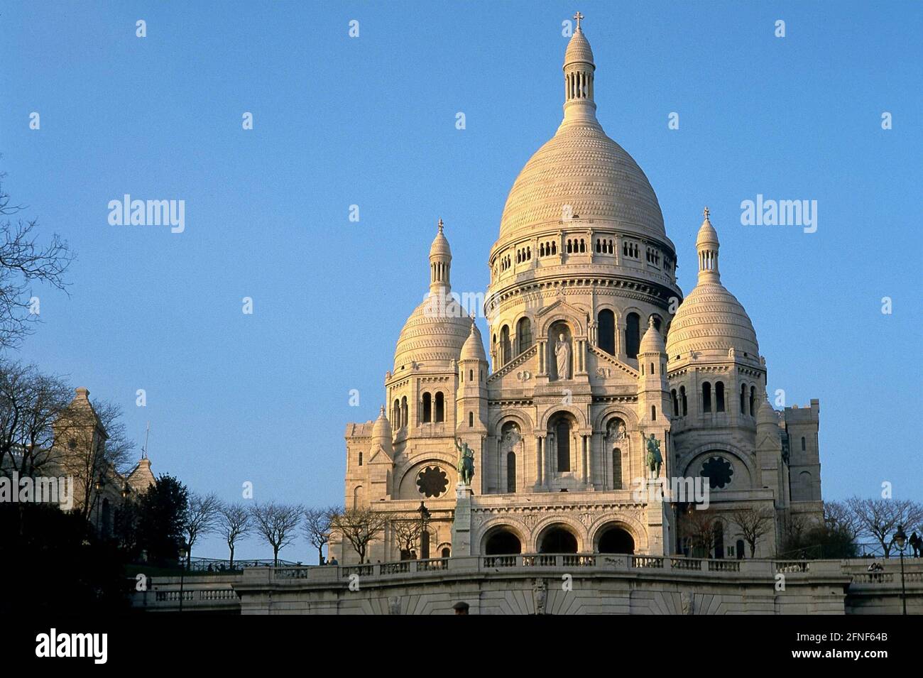 la-construction-de-la-basilique-n-o-romane-byzantine-du-sacr-coeur-a