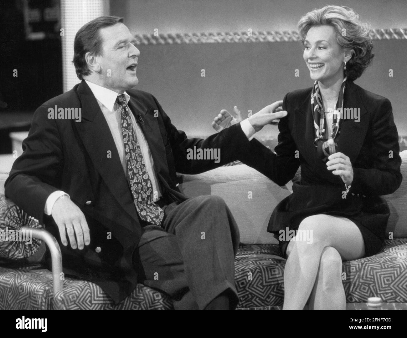 Gerhard Schröder avec sa femme Hiltrud chez 'Wetten,dass...' à Duisburg, 1995 [traduction automatique] Banque D'Images