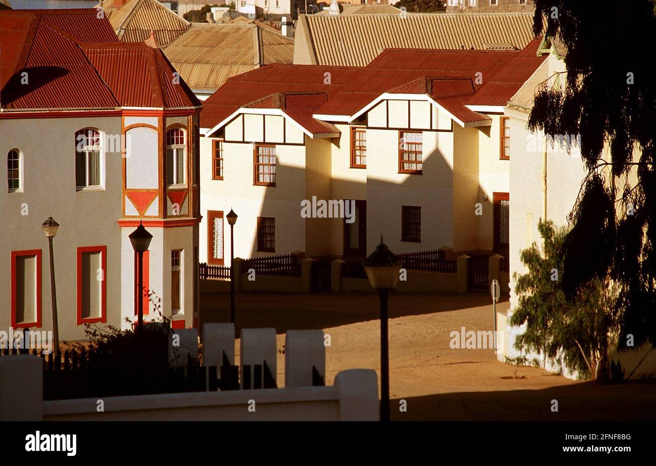 Maisons de style colonial allemand à Lüderitz. La ville porte le nom du marchand de Brême Adolf Lüderitz, qui a créé un poste commercial ici en 1883. [traduction automatique] Banque D'Images