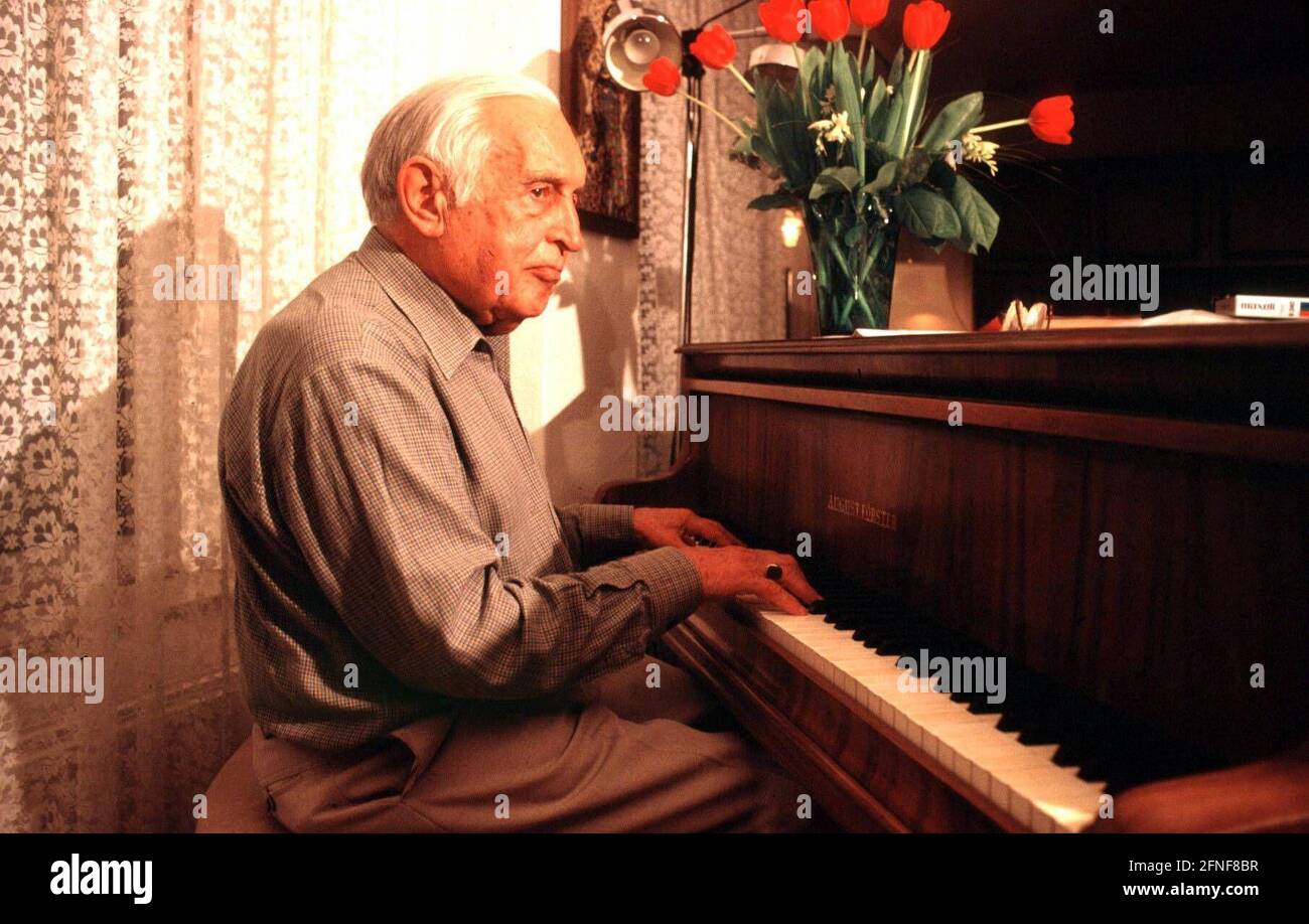 Le compositeur NORBERT SCHULTZE (photo) meurt le 14 octobre 2002 à l'âge de 91 ans. Il a créé entre autres la chanson 'Lili Marleen'. [traduction automatique] Banque D'Images