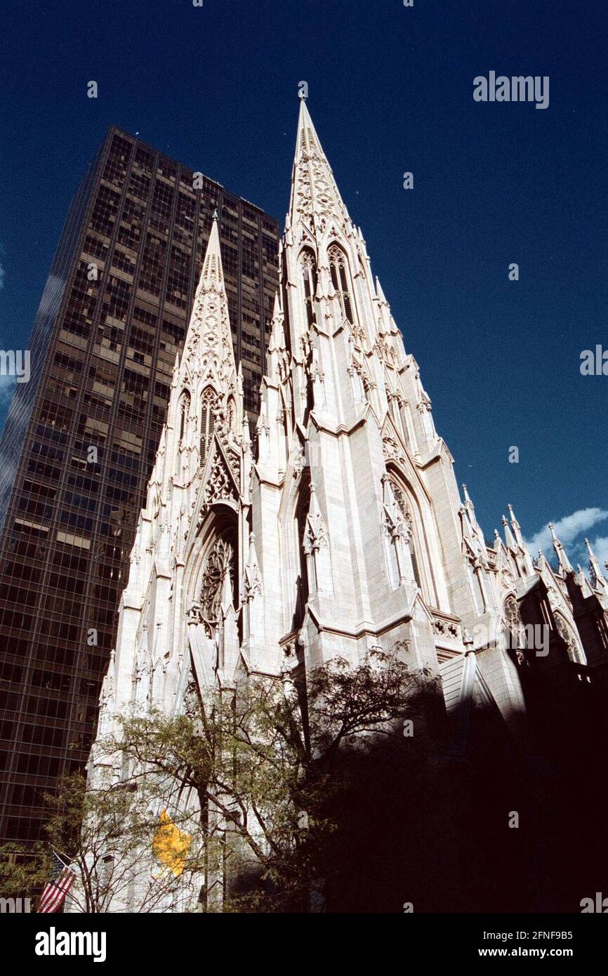 NEW YORK - Etats-Unis 10/99 la CATHÉDRALE St.PATRICK sur Fifth Avenue. [traduction automatique] Banque D'Images