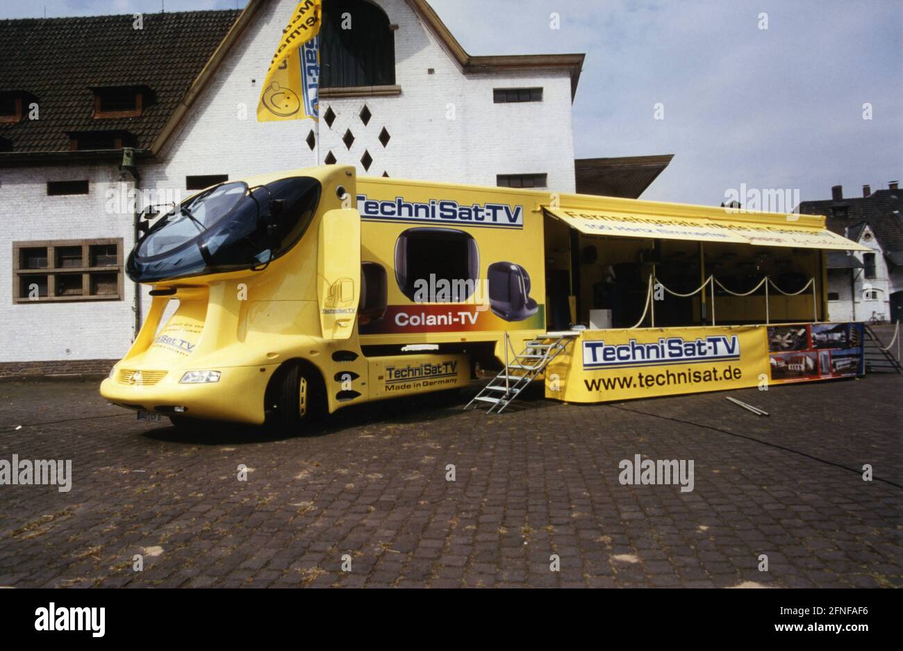 Une voiture futuriste conçue par le célèbre designer allemand Luigi Colani. Déjà en 1974, Colani a présenté son camion au public et en 1999, il est mis en production en série sur la base de Mercedes 1844LS à la société LARAG in will en Suisse. [traduction automatique] Banque D'Images