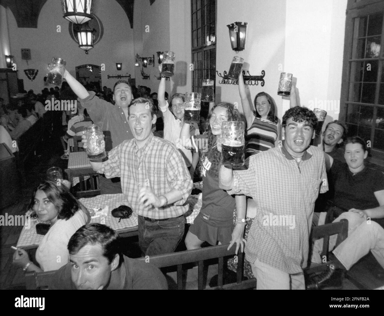 Groupe de jeunes de la Hofbräuhaus de Munich. [traduction automatique] Banque D'Images