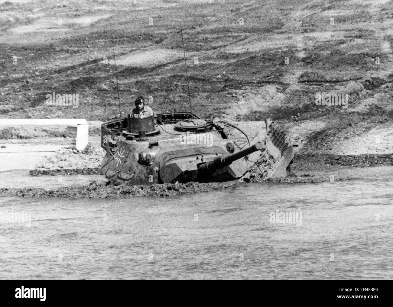 Tank: 'Leopard I' de la Bundeswehr pendant un exercice de passage à gué. [traduction automatique] Banque D'Images