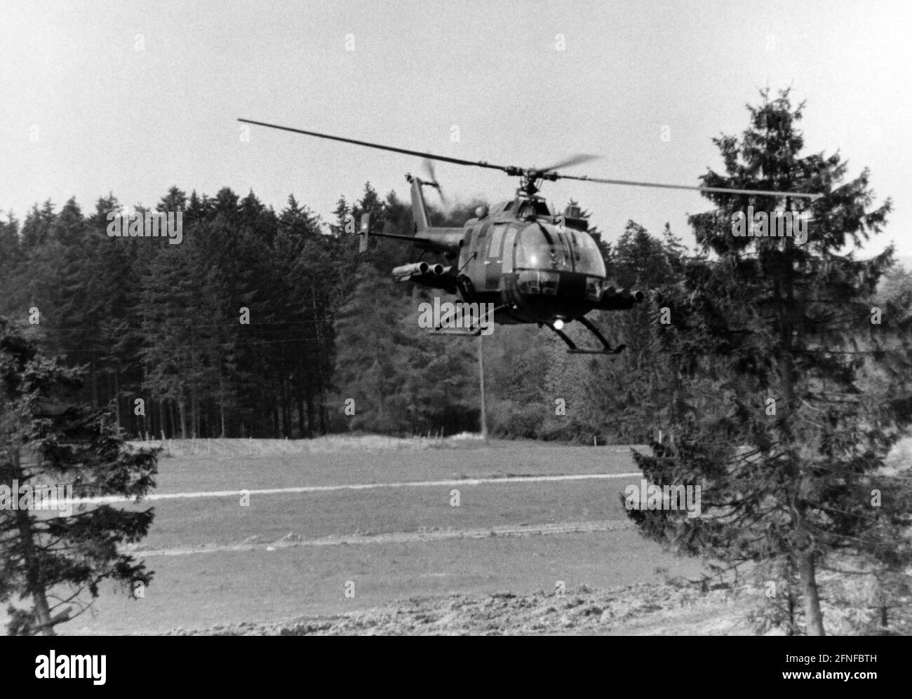 Exercice des pilotes de l'armée avec l'hélicoptère anti-char Bo 105 PAH 1. [traduction automatique] Banque D'Images