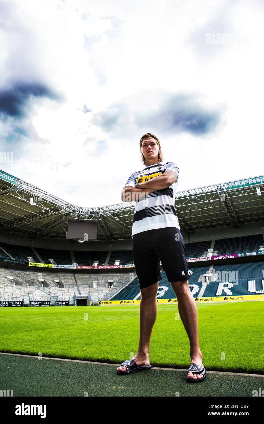 Jannik Vestergaard ist ein dänisch-deutscher Fußbaldspieler, der seit 2016 BEI Borussia Mönchengladbach unter Vertrag steht. Vestergaard ist Innenvert Banque D'Images