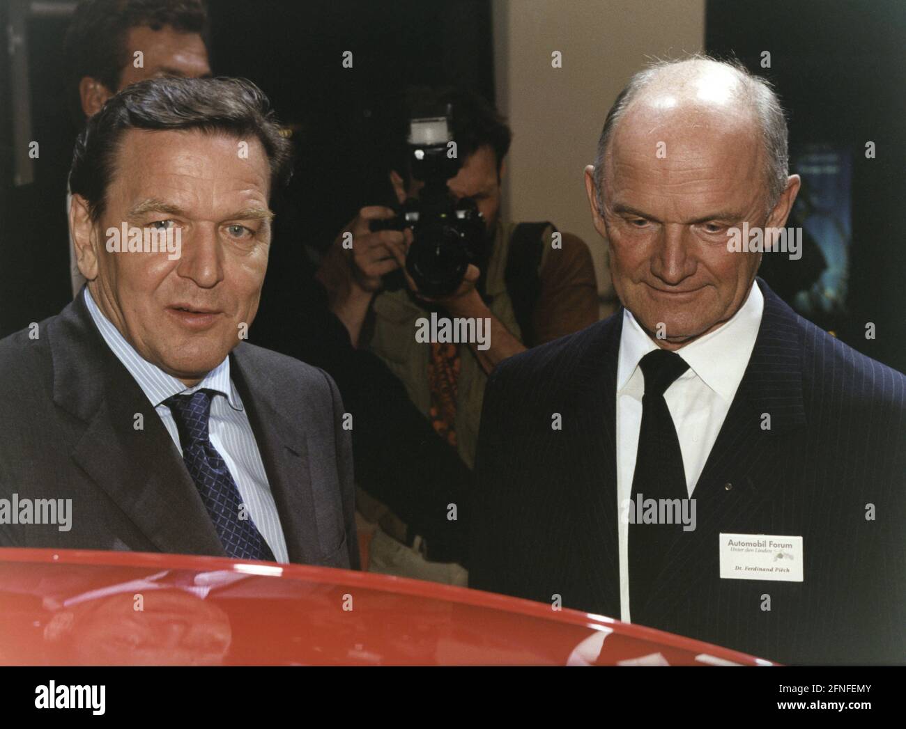 Le chancelier allemand Gerhard Schröder et le patron de VW Ferdinand Piech. [traduction automatique] Banque D'Images