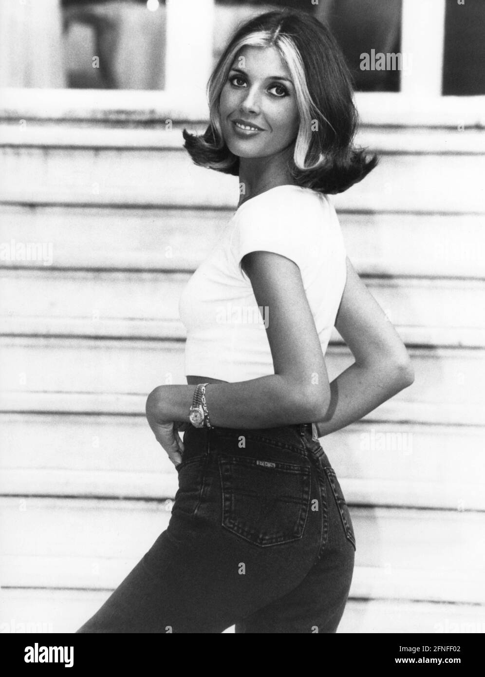 Mandy Smith, mannequin / chanteuse / épouse de Bill Wyman, vainqueur du concours « arrière de l'année » à Londres. [traduction automatique] Banque D'Images
