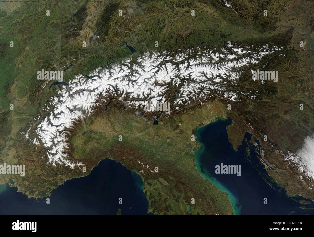 EUROPE CENTRALE - 27 janvier 2011 - les Alpes forment un croissant qui s'étend des côtes méditerranéennes de l'Italie et de la France à Vienne, en Autriche. Sur Januar Banque D'Images