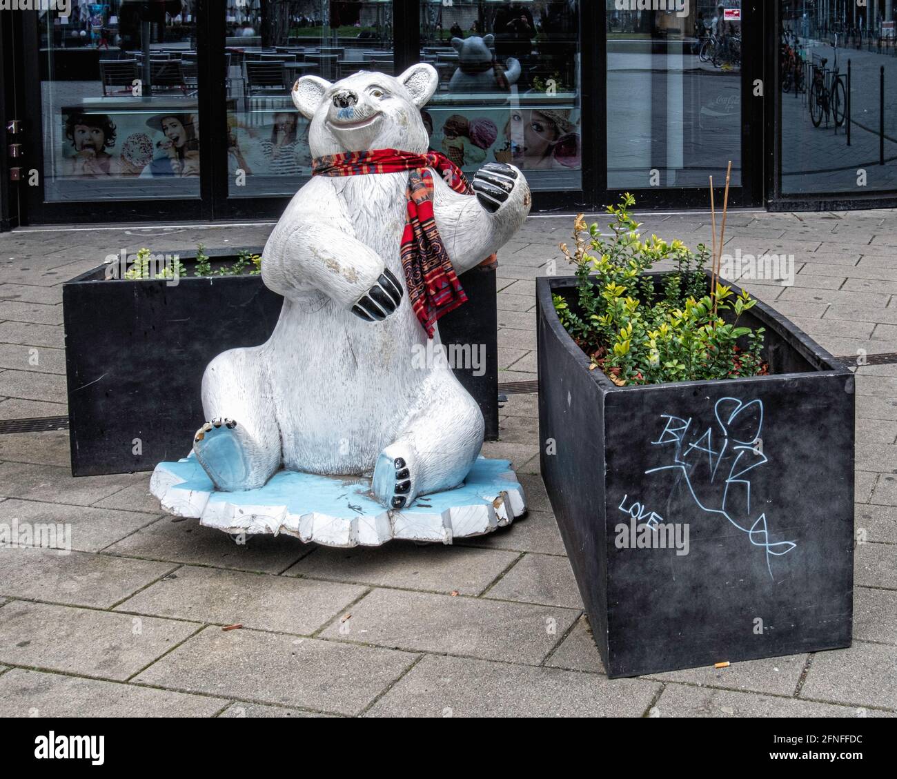 Berlin Buddy Bear. Emblématique Berlin Emblem faisant la tête à Mitte,  Berlin Photo Stock - Alamy