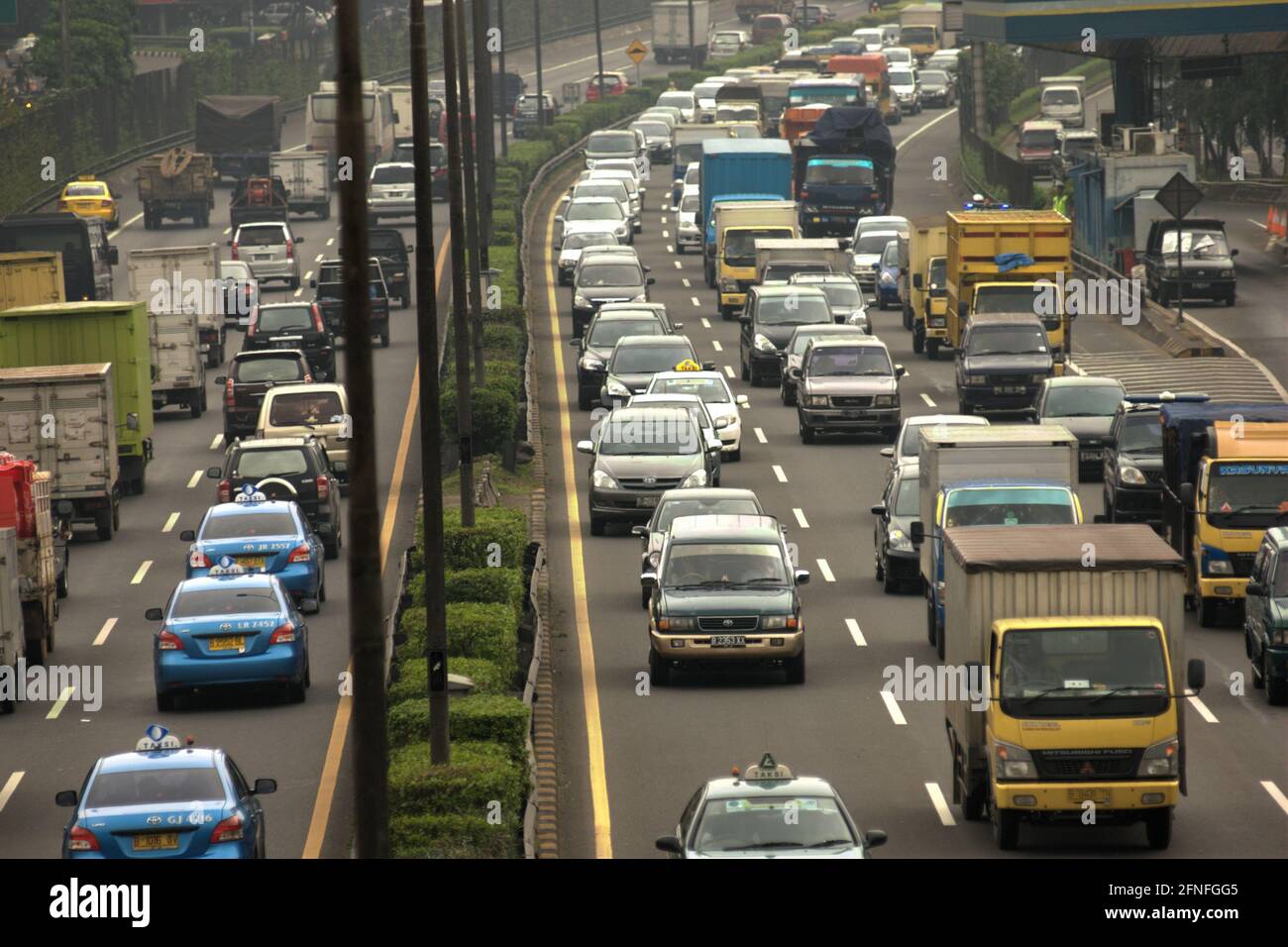 Trafic sur le périphérique intérieur, route à péage à Jakarta, Indonésie  Photo Stock - Alamy