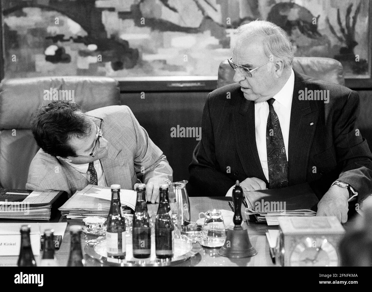 Le ministre fédéral des Affaires étrangères Klaus KINKEL , le FDP , et le chancelier fédéral Helmut KOHL , le CDU , lors d'une réunion du cabinet en juin 1993 [traduction automatique] Banque D'Images