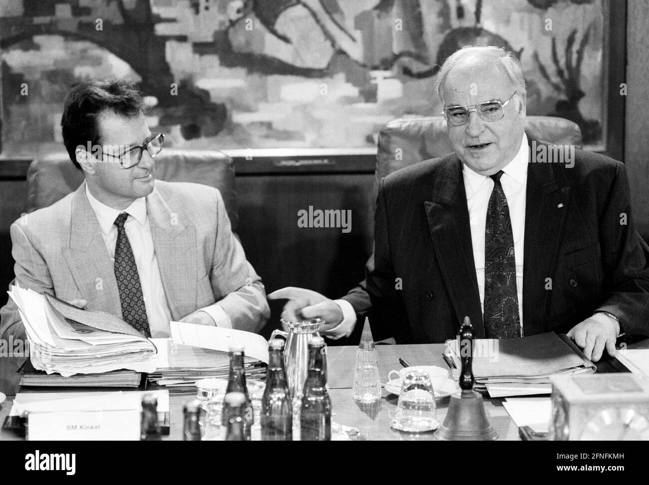 Le ministre fédéral des Affaires étrangères Klaus KINKEL , le FDP , et le chancelier fédéral Helmut KOHL , le CDU , lors d'une réunion du cabinet en juin 1993 [traduction automatique] Banque D'Images