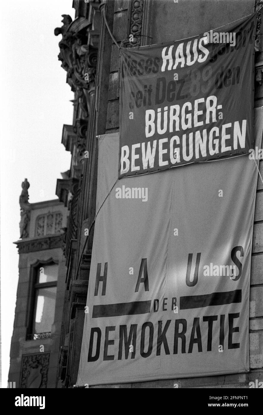'House of Democracy, in Friedrichstrasse'', siège des mouvements civiques apparus après la chute du communisme, Nouveau Forum, Ligue verte, Association des femmes, 30.07.1992, [traduction automatique]' Banque D'Images