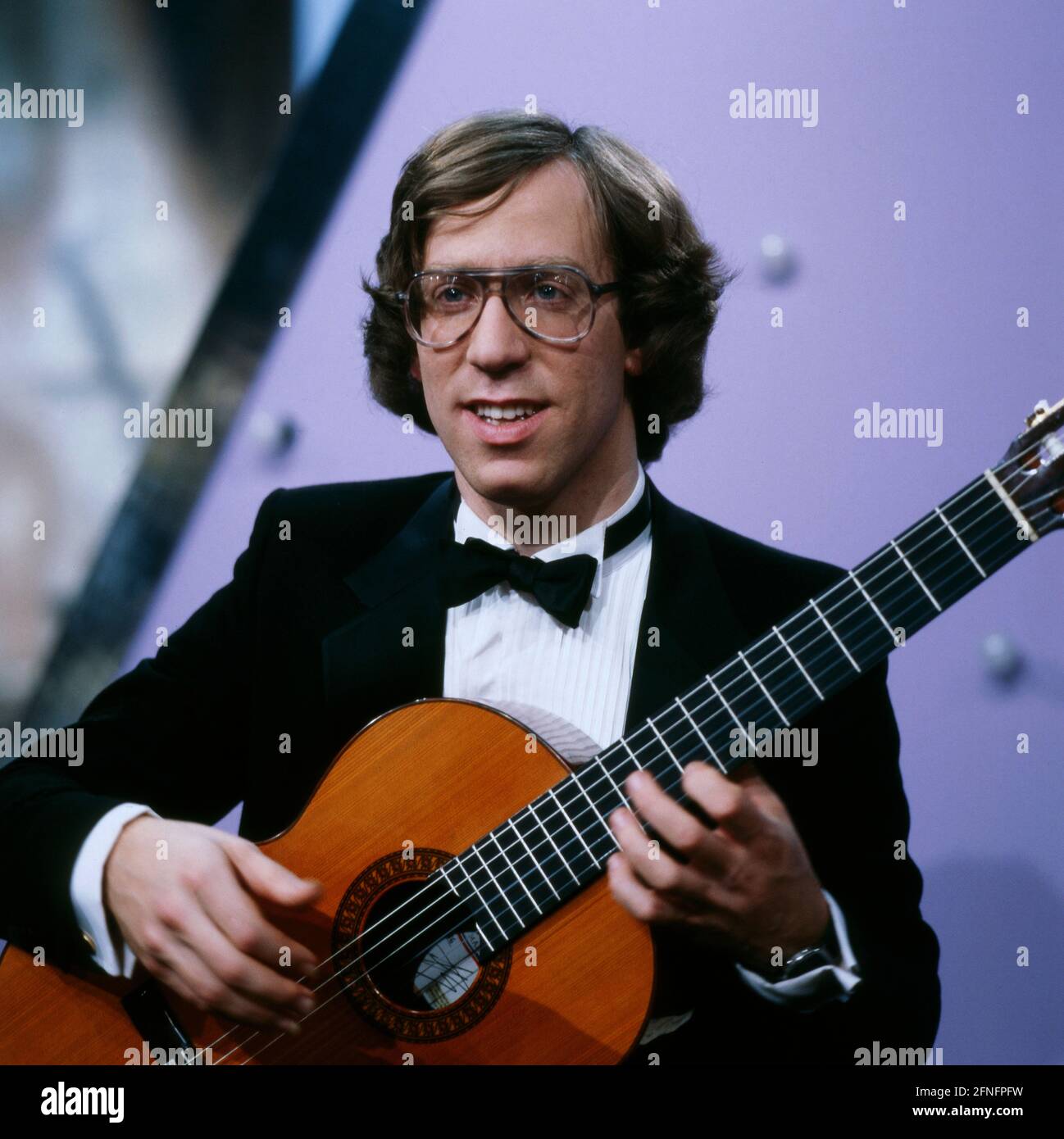 Eliot Fisk, Amerikaner, Klassische Musik Gitarrist, an der Gitarre, 1983. Eliot Fisk, guitariste de musique classique américaine, à la guitare 1983. Banque D'Images