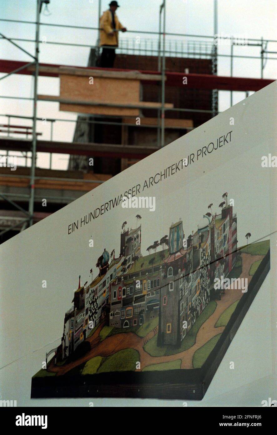 'Allemagne, Wittenberg, 25.05.1998, Luther - Gymnase (Platttenbau), qui est reconstruit selon les plans de l'artiste viennoise Hundertwasser, c'est alors la seule ''Hundertwasser - École' dans le monde, parce qu'il ne projette aucune seconde !, l'idée est venue des élèves de l'école, . [traduction automatique]' Banque D'Images