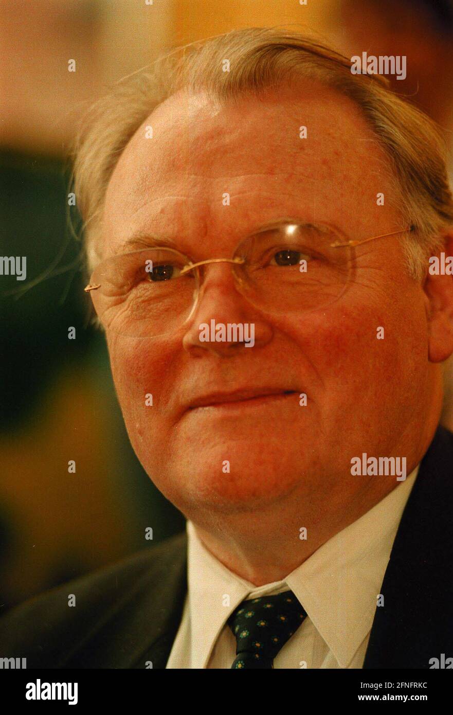 Allemagne, Berlin, 09.05.1998, Praeses Manfred Kock, Président du Conseil de l'EKD, Parti de rue pour l'ouverture nationale de la semaine de la vie 1998 dans l'église paroissiale catholique de Saint-Joseph à Berlin-Weißensee, . [traduction automatique] Banque D'Images