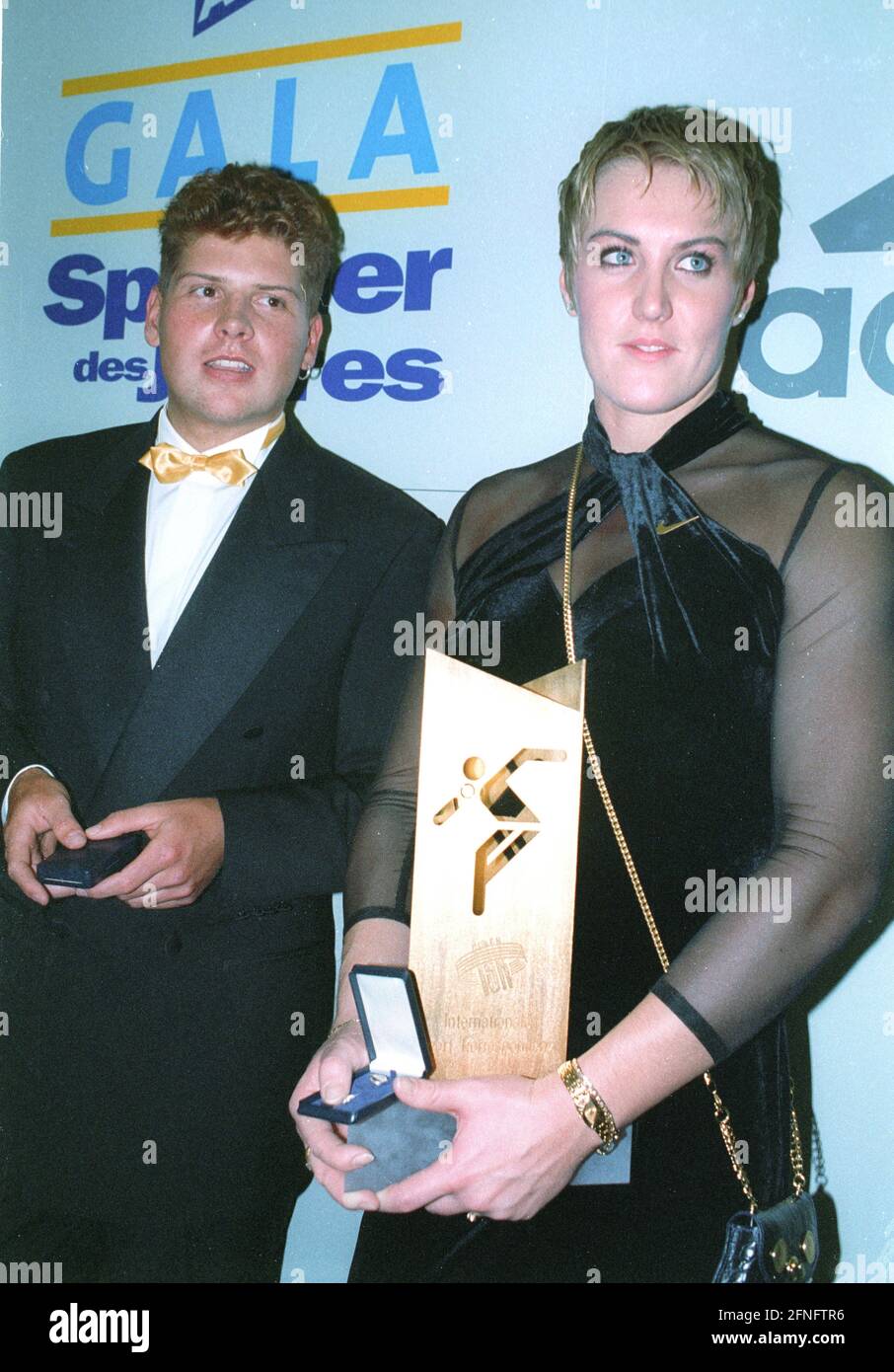 Gala sportif de l'année 1997 à Ludwigsburg : à gauche, le gagnant du Tour de France Jan Ullrich et Astrid Kumbernuss (tourné en put) 07.12.1997 [traduction automatique] Banque D'Images