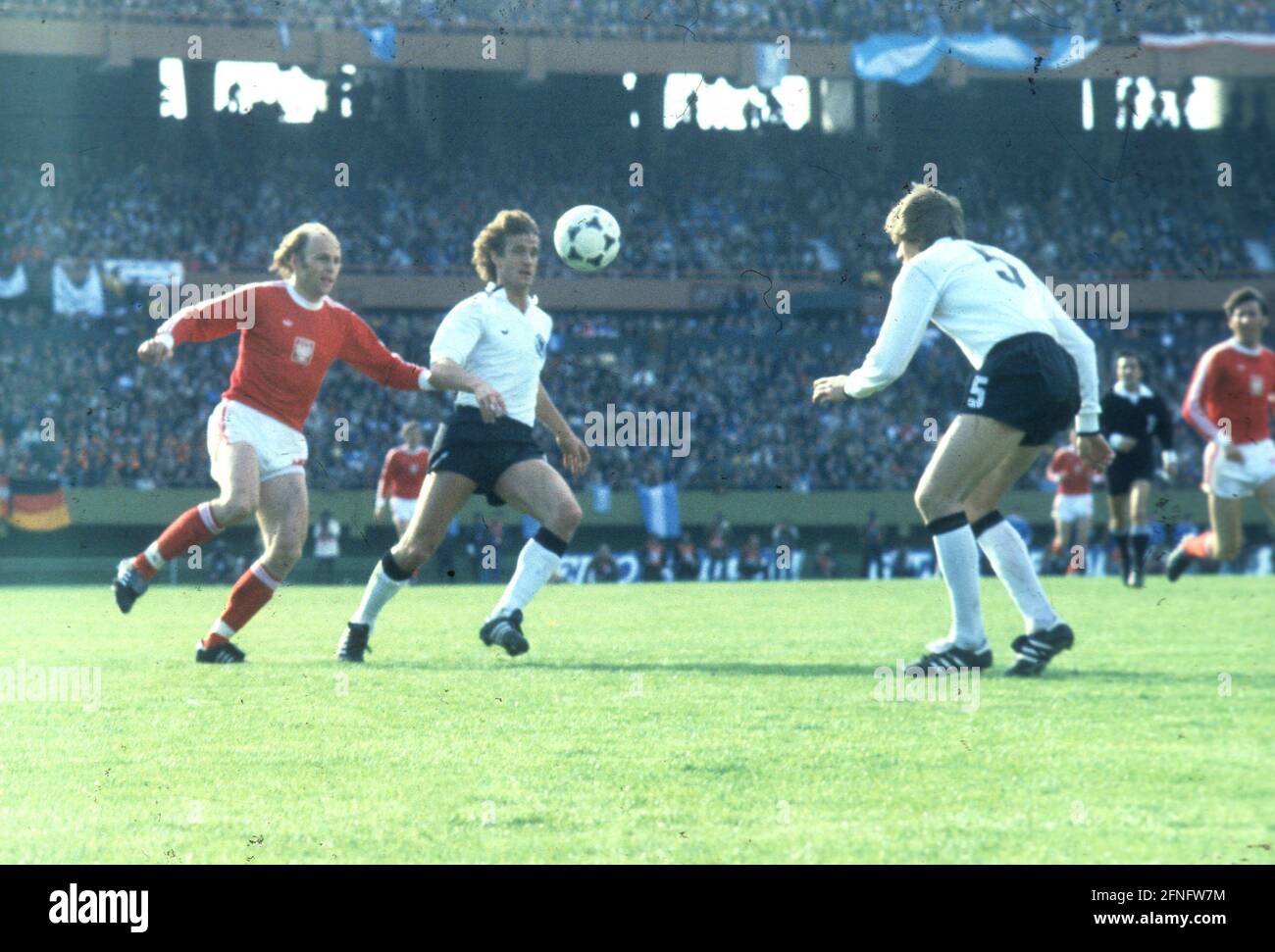 Coupe du monde de football 1978 en Argentine Pologne - Allemagne 0:0 01.06.1978, match d'ouverture / de gauche à droite: Grzegorz Lato (Pologne) , Rainer Bonhof et Manfred Kaltz [traduction automatique] Banque D'Images