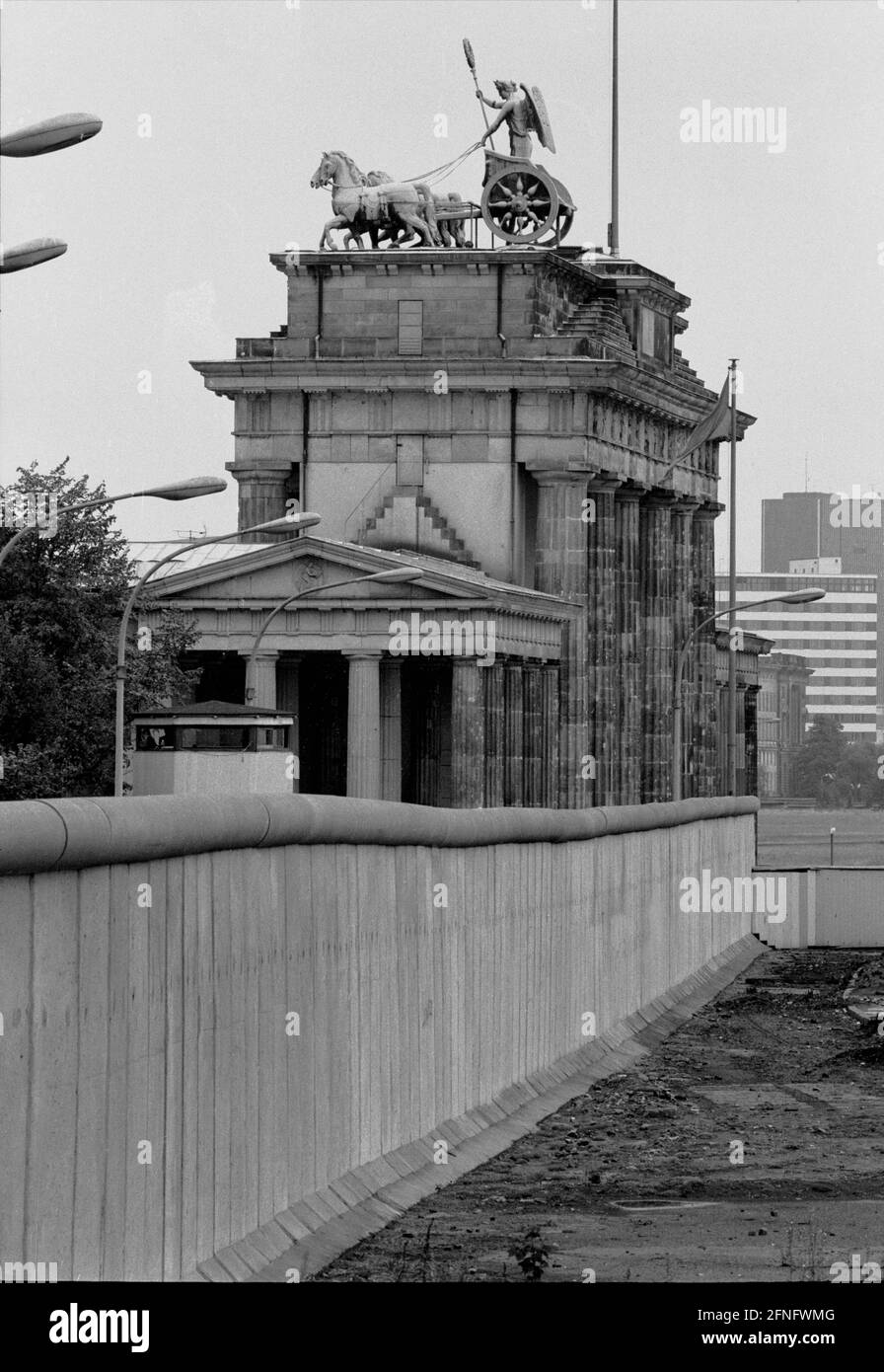 Berlin / Centre / GDR / mur / 10 / 1986 le mur à la porte de Brandebourg, vue en direction de Potsdamer Platz. !986 il a été rénové et blanchi à la chaux. // mur de la RDA / Histoire / communisme [traduction automatique] Banque D'Images