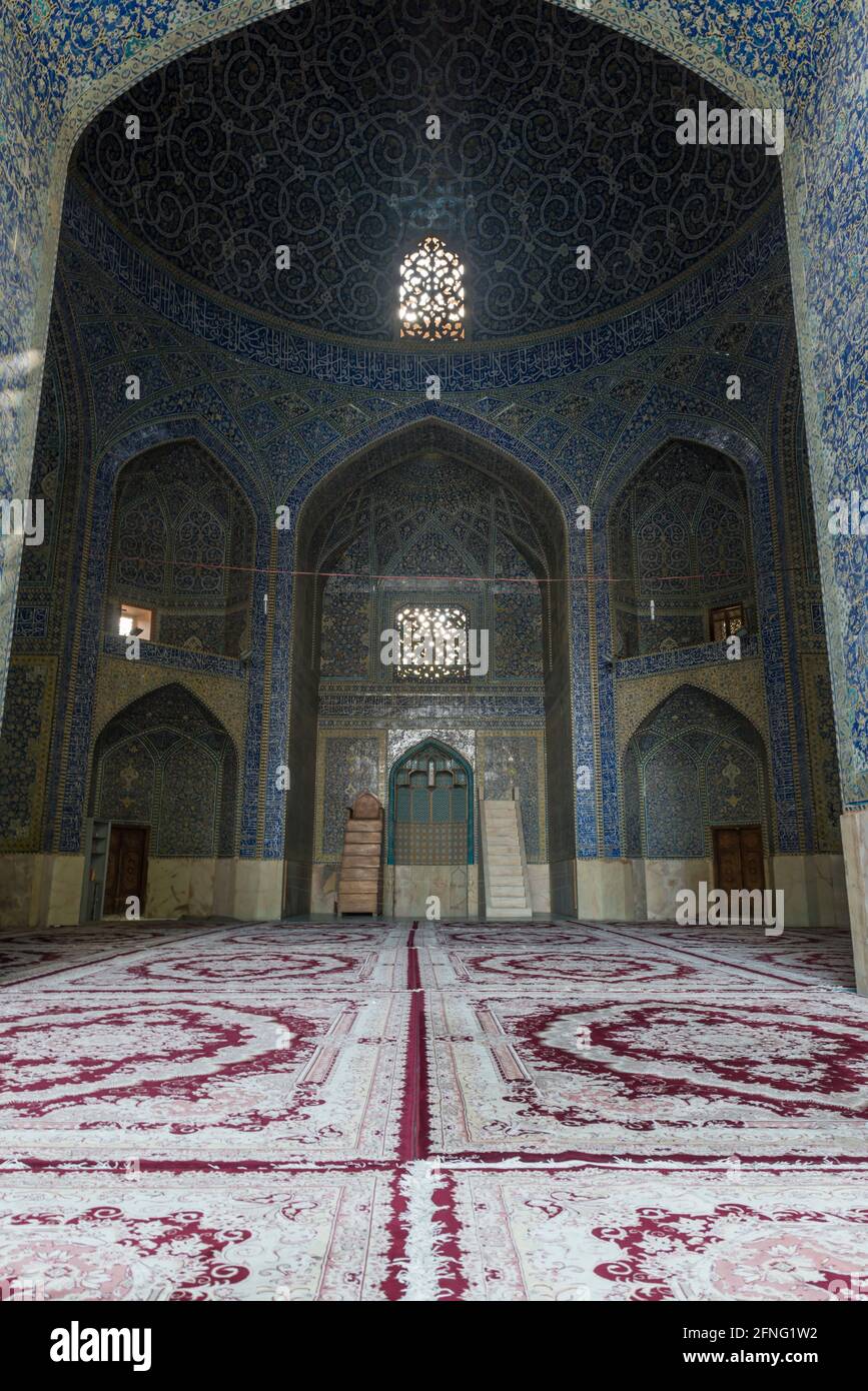 La salle de prière de l'école théologique de Chahar Bagh à Isfahan, en Iran. Banque D'Images